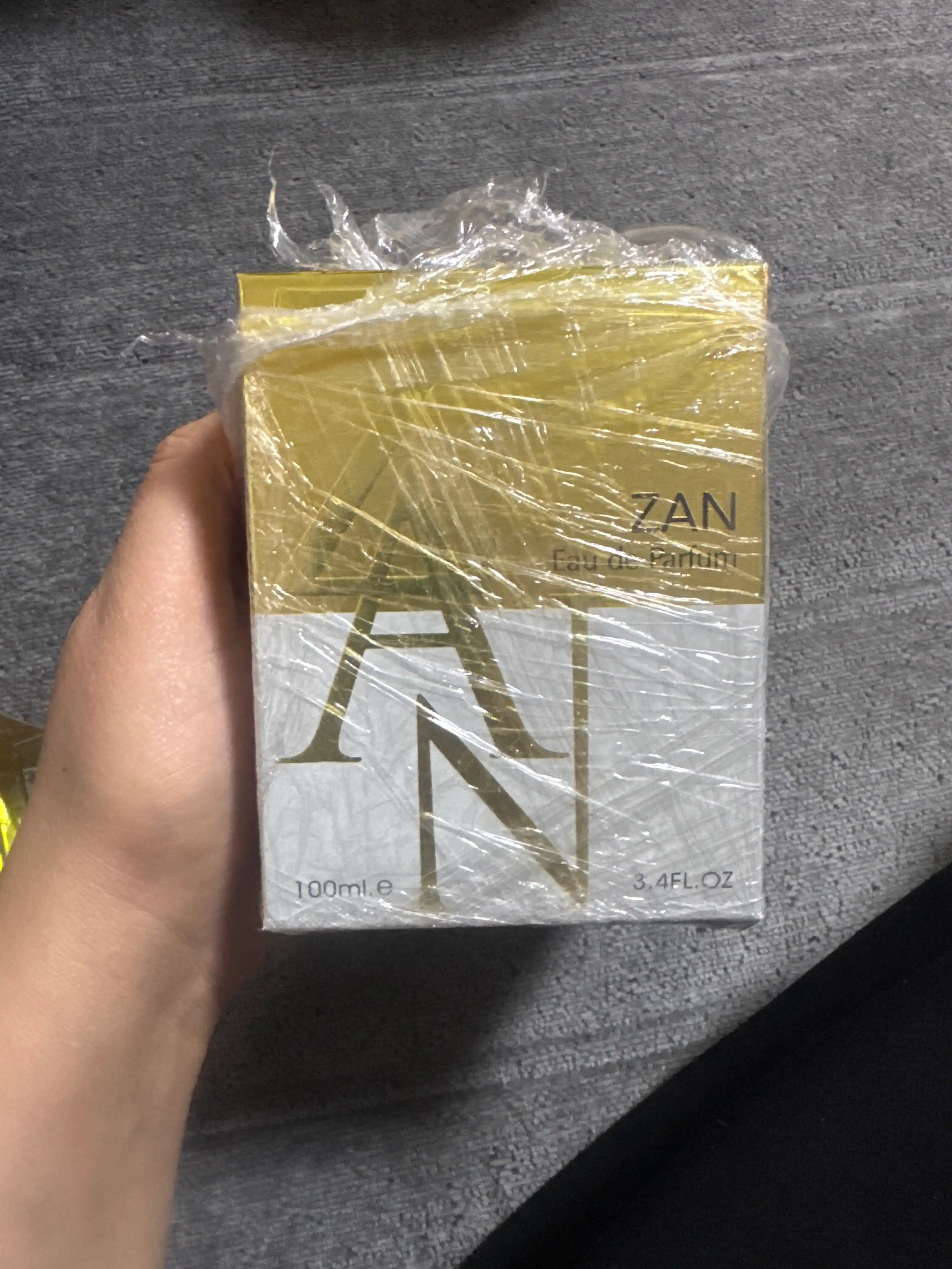 Parfyumlangan suv Zan Fragrance World edp, 100 ml