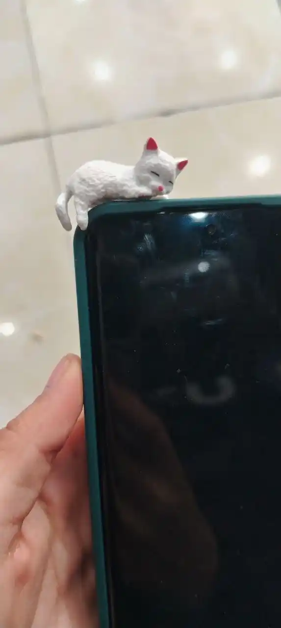 Telefon uchun ilgak Yopishqoq mushukchalar, 1 ta tasodifiy o‘yinchoq