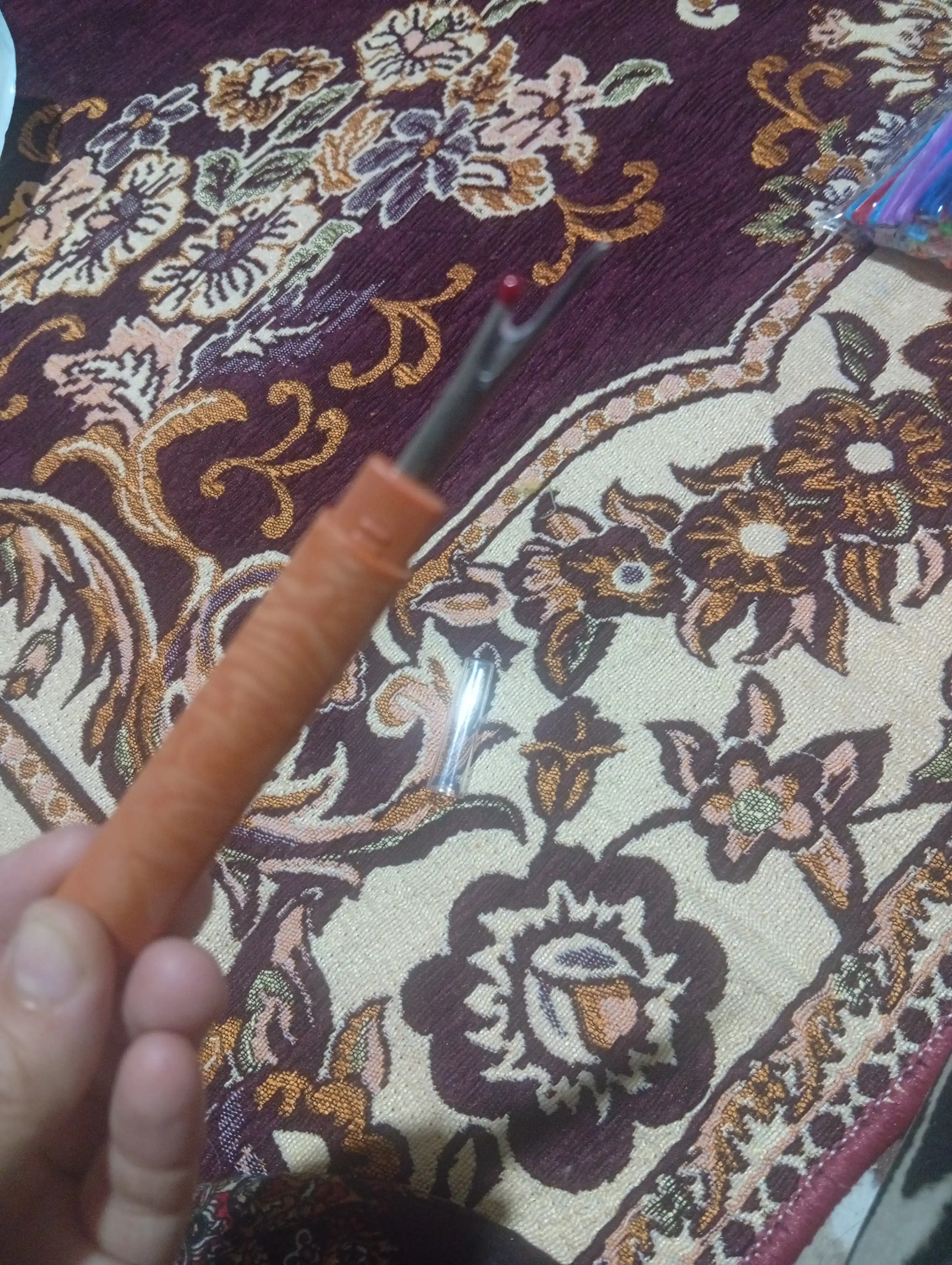 Ip va mato ajratuvchi pichoq