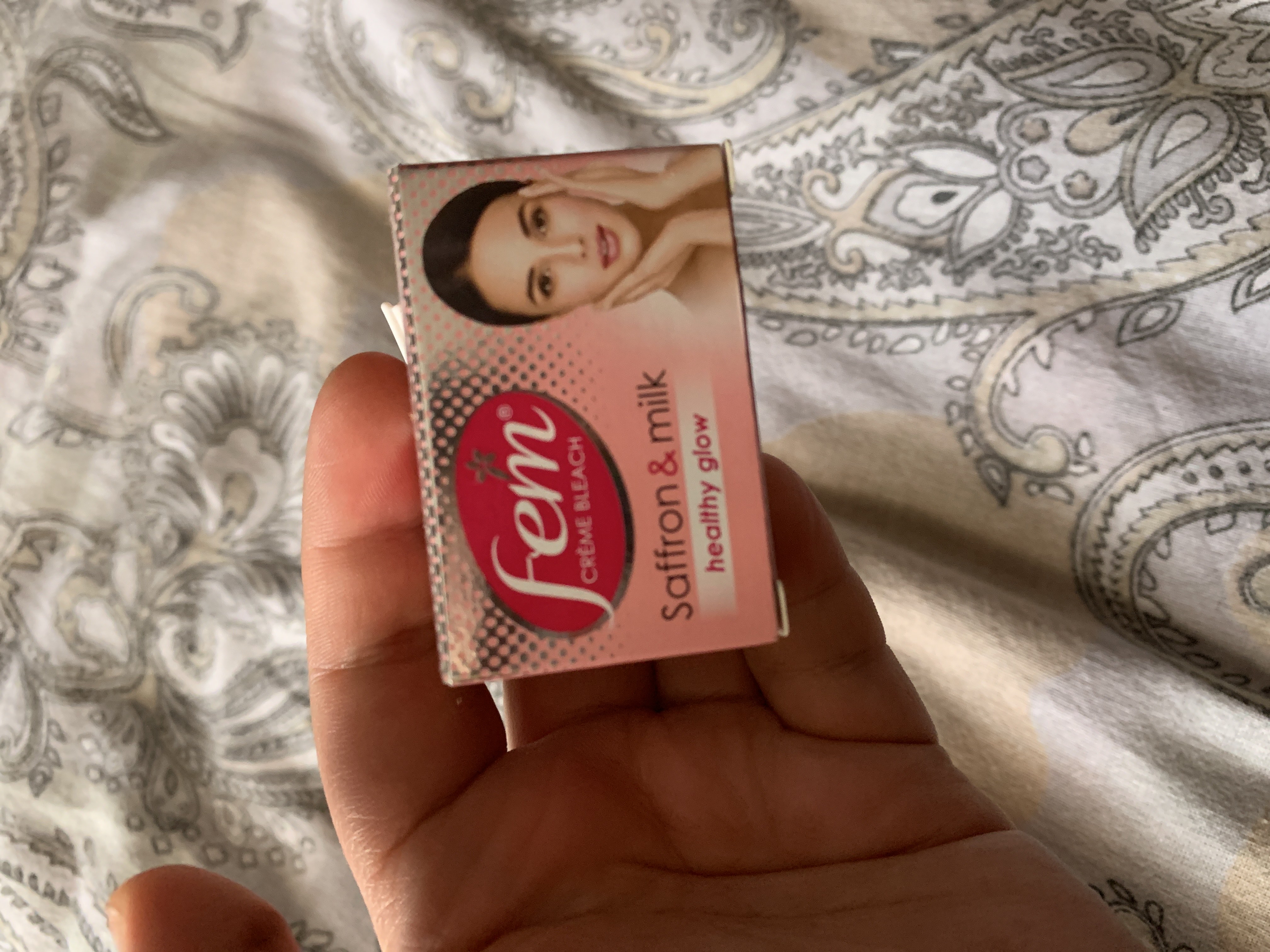Fem Fairness safron va sut krem, oqartiruvchi, 8 gr