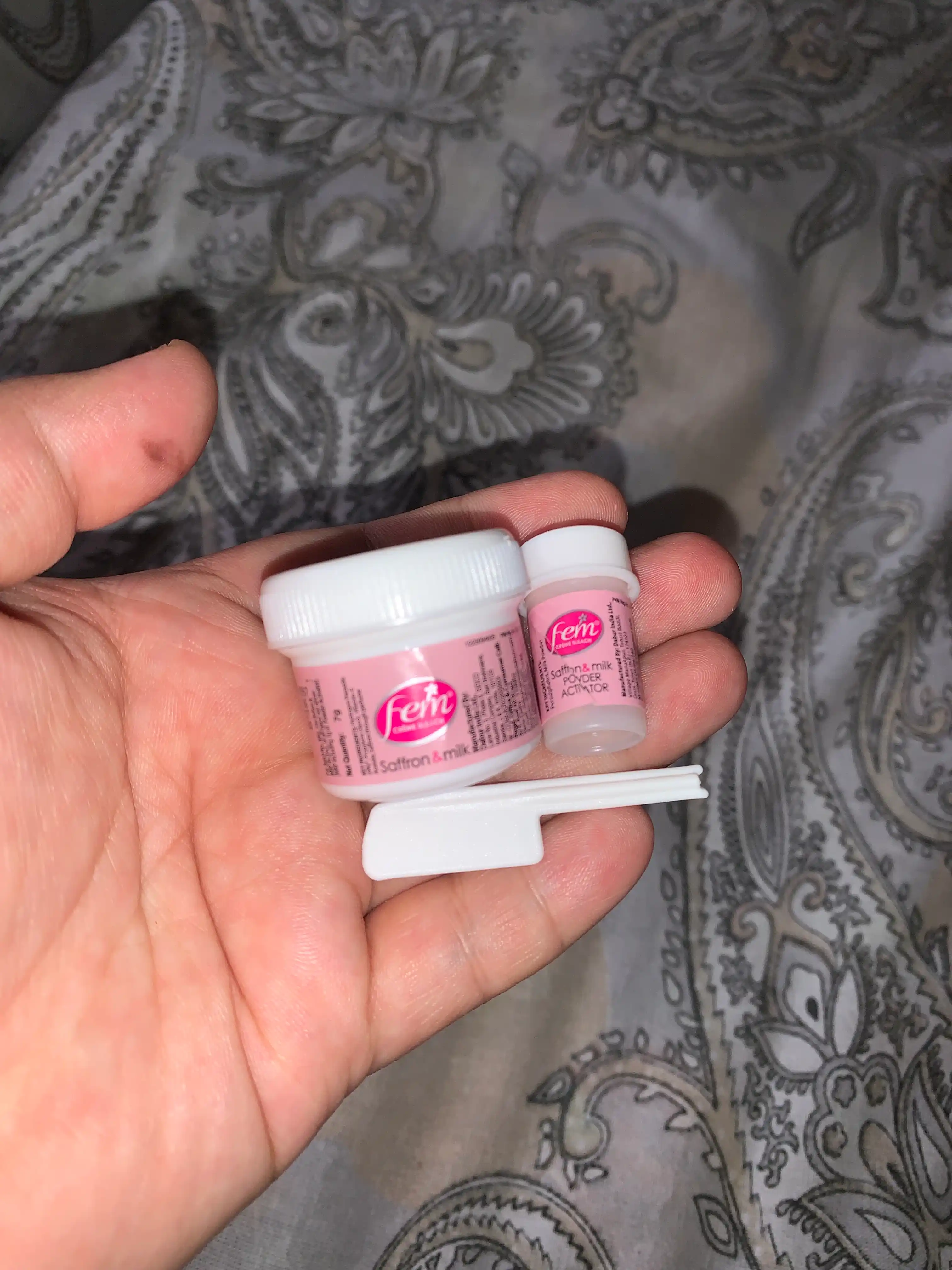 Fem Fairness safron va sut krem, oqartiruvchi, 8 gr