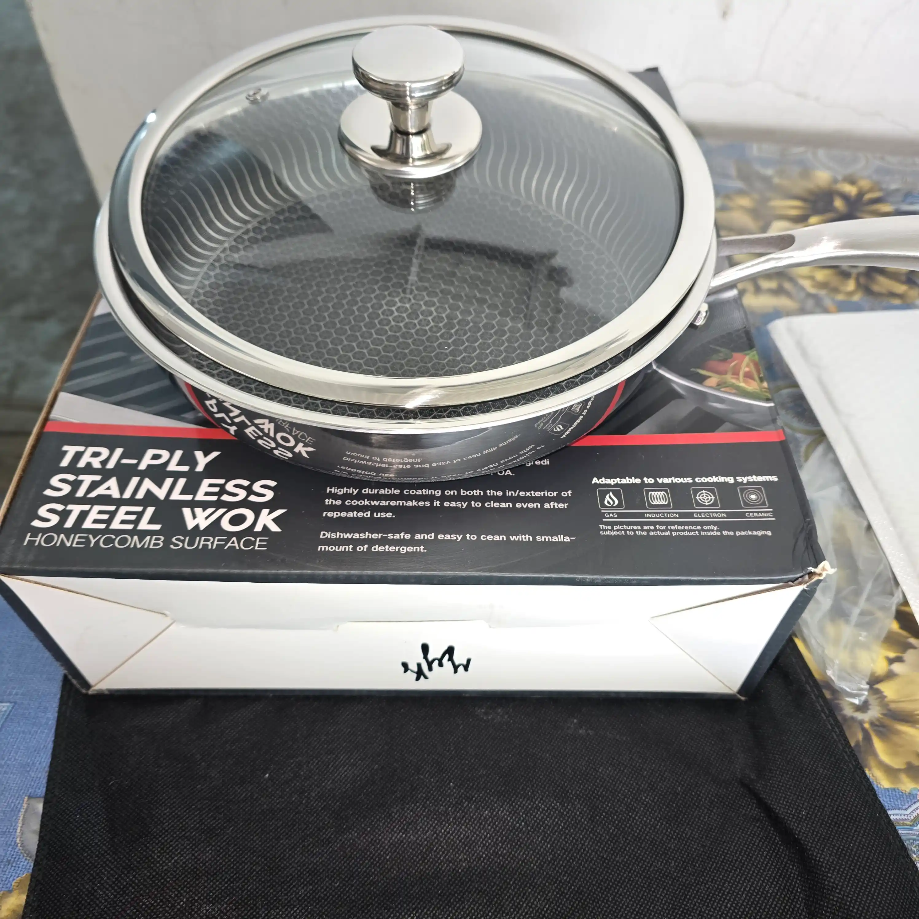 Tova 24 sm — zanglamaydigan po‘lat, Hexagon qoplama, shisha qopqoqli (skovorodka)