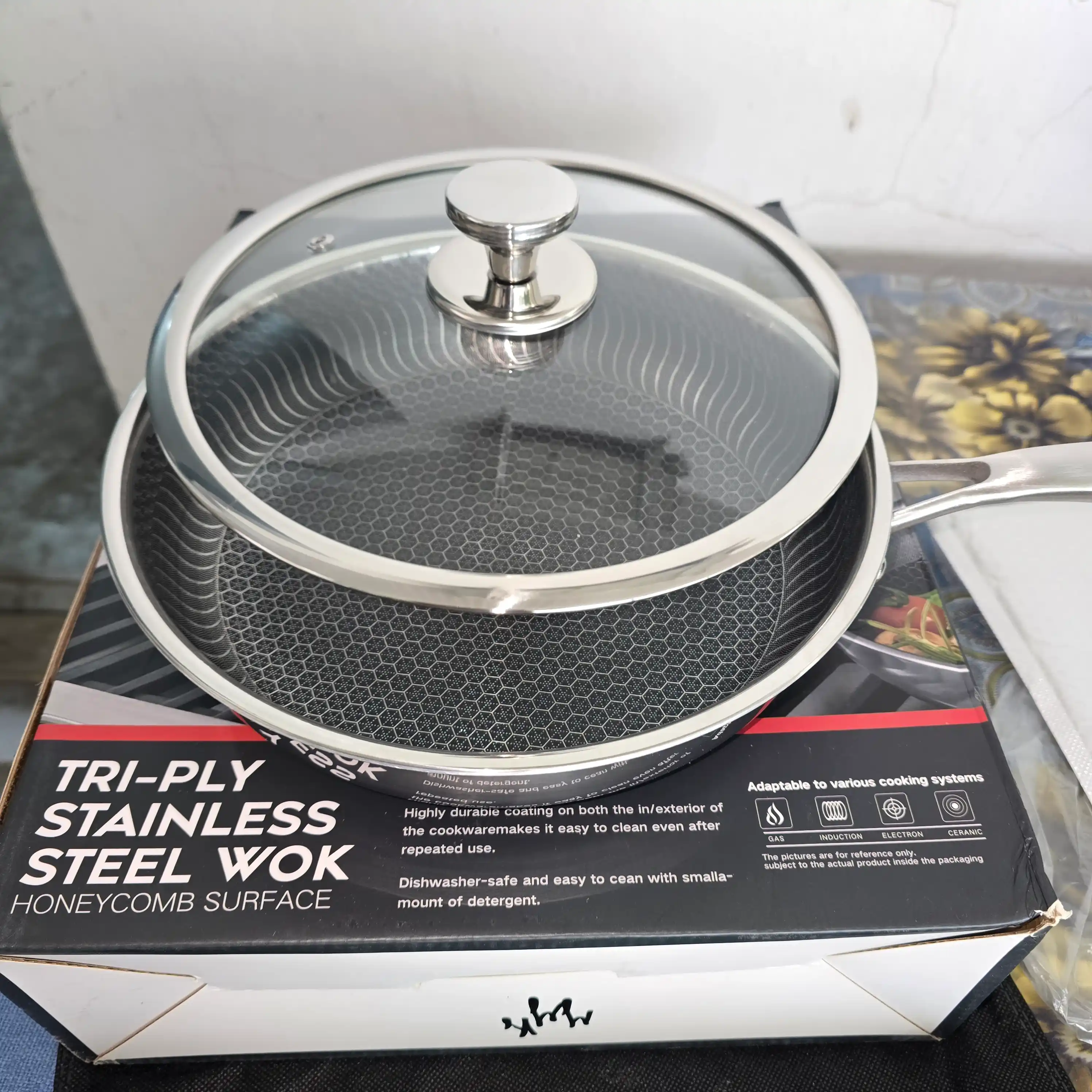 Tova 24 sm — zanglamaydigan po‘lat, Hexagon qoplama, shisha qopqoqli (skovorodka)
