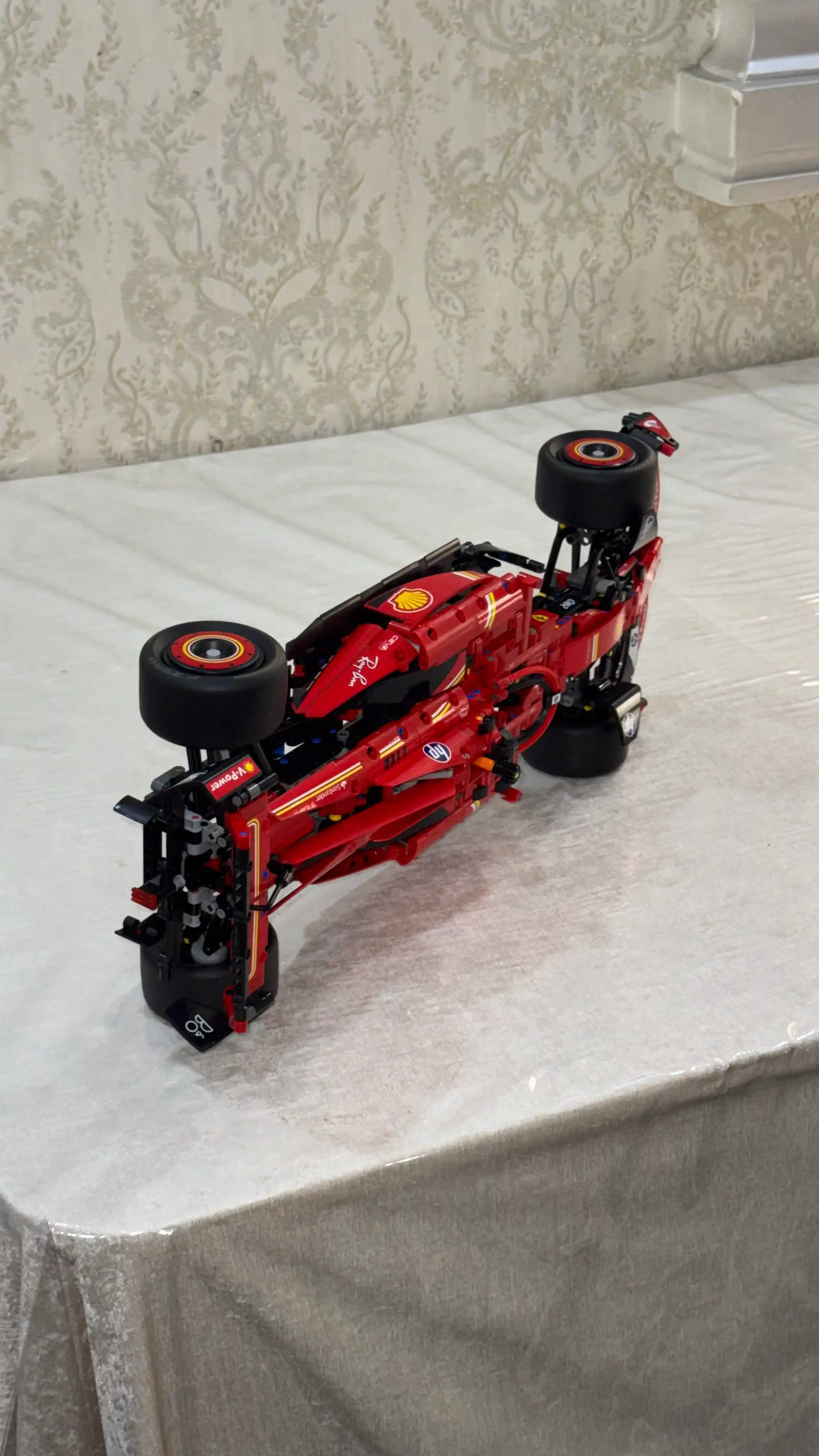 Formula 1 poyga mashinasi konstruktori, katta model 1:8 Technic, LEGO bilan mos keladi