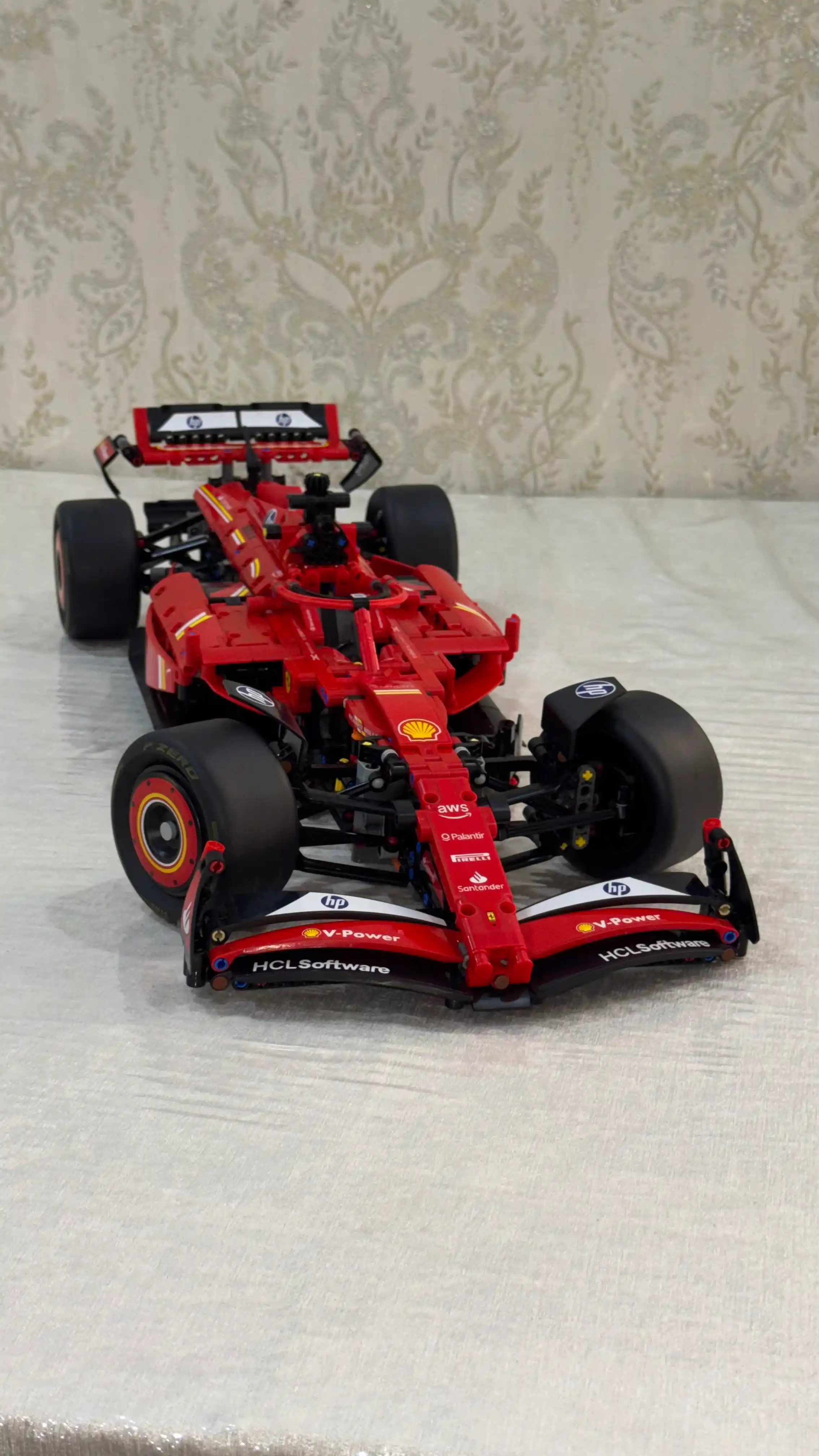 Formula 1 poyga mashinasi konstruktori, katta model 1:8 Technic, LEGO bilan mos keladi