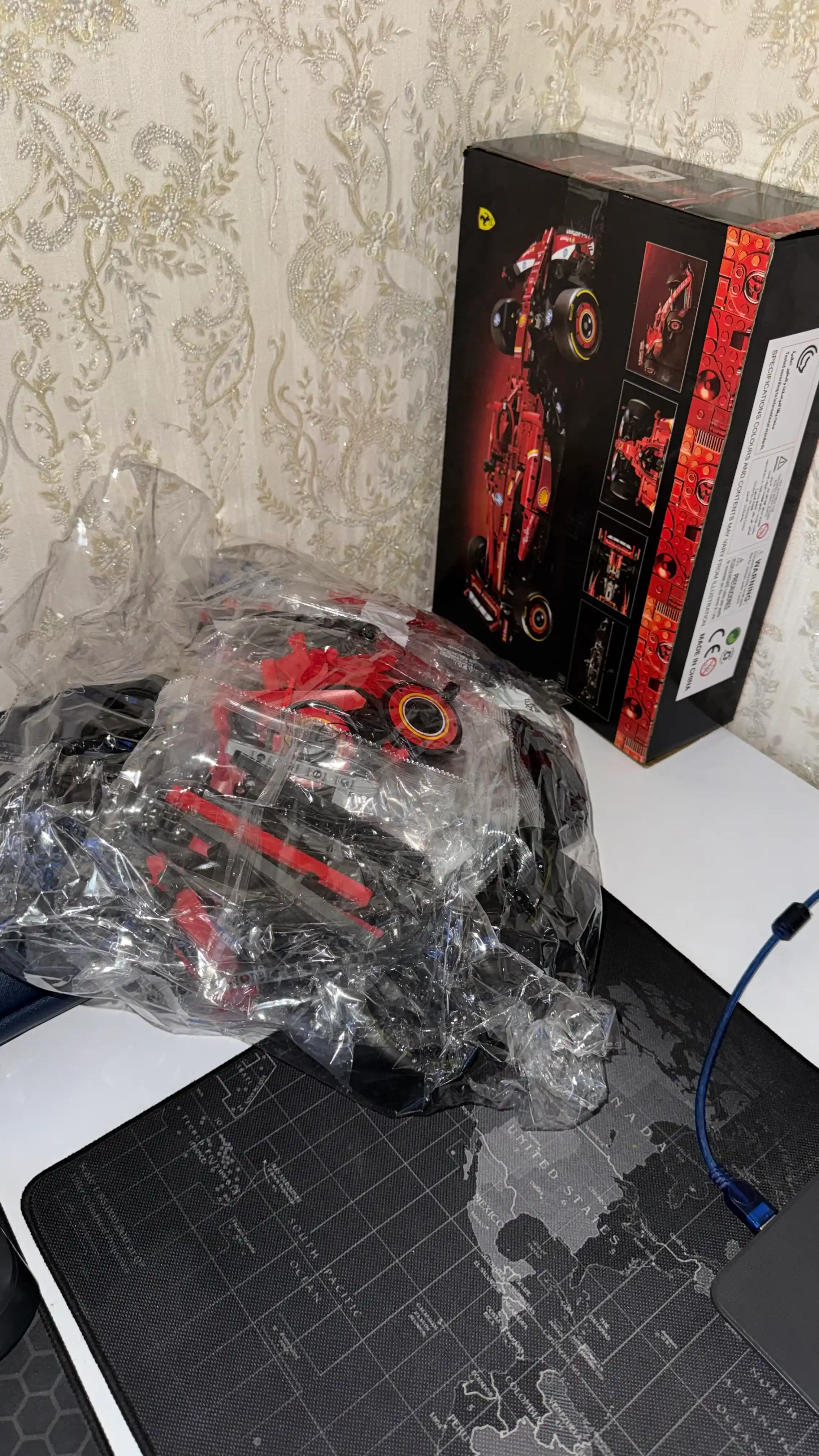 Formula 1 poyga mashinasi konstruktori, katta model 1:8 Technic, LEGO bilan mos keladi