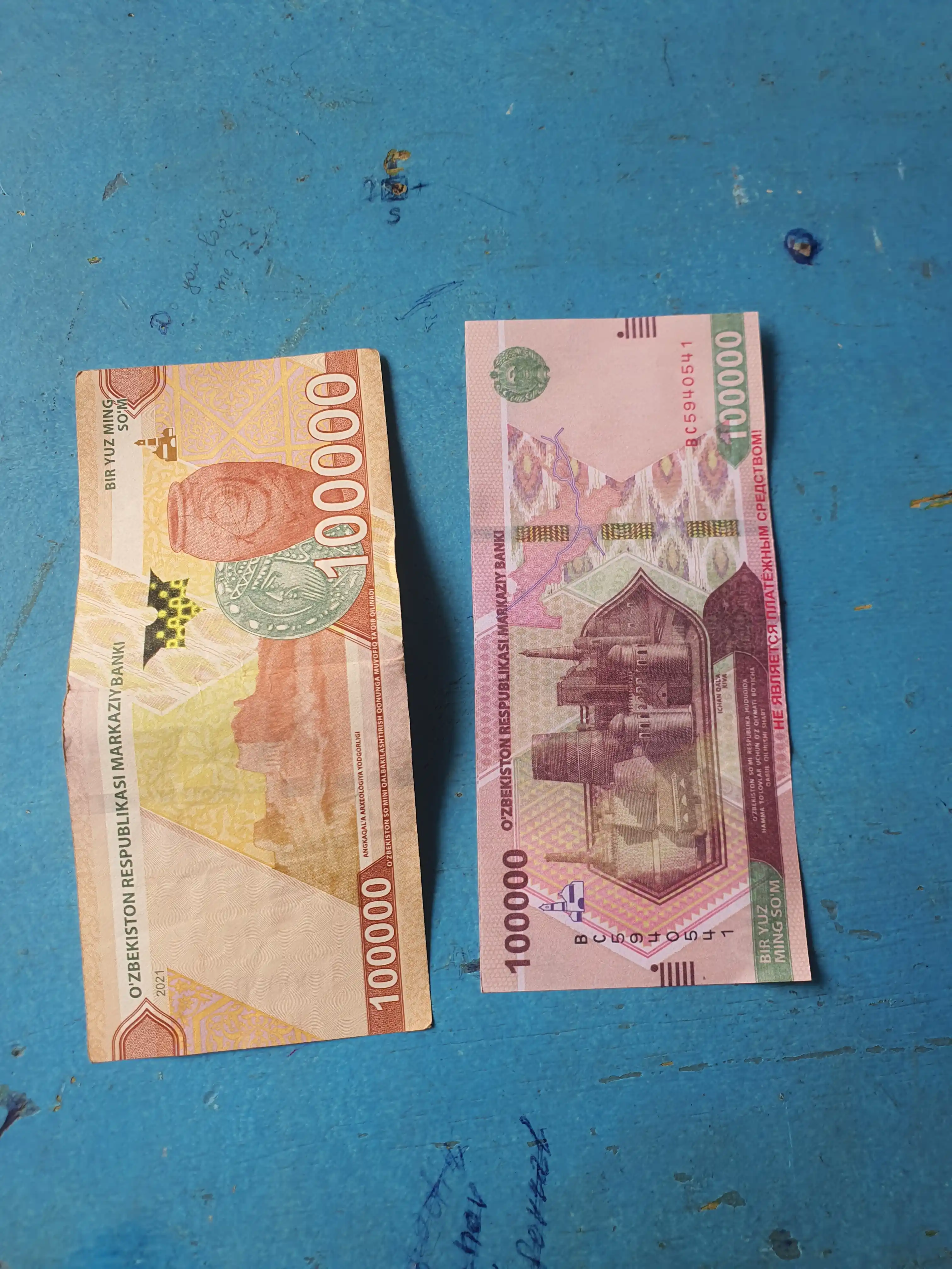 Suvenir pullar, so‘m va dollar kupyuralari, 50 ming, 100 mimg, 200 ming, 50$, 100$