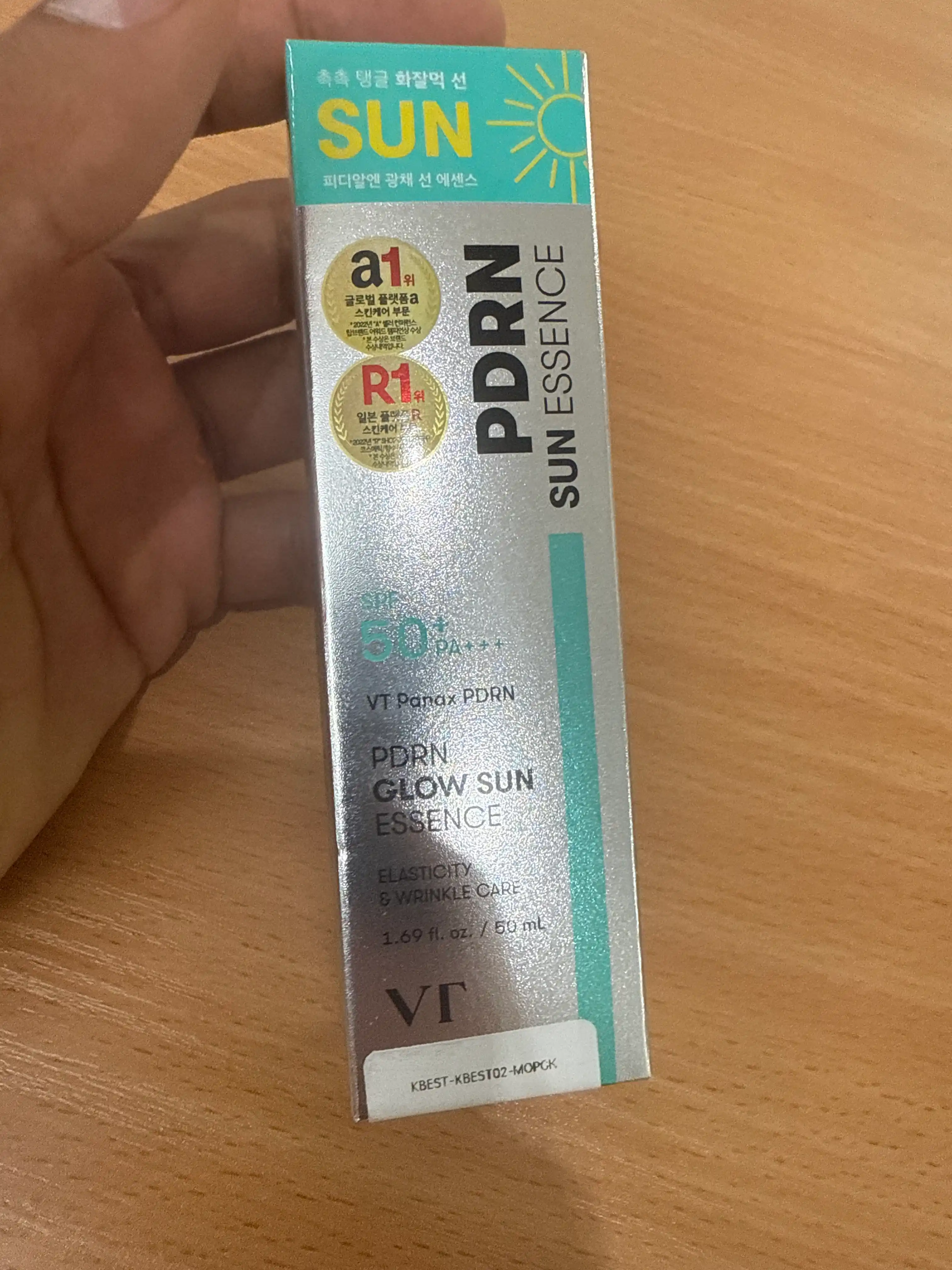 Солнцезащитный крем VT PDRN Glow Sun Essence увлажняющий, осветляющий SPF50+ PA++, 50 мл