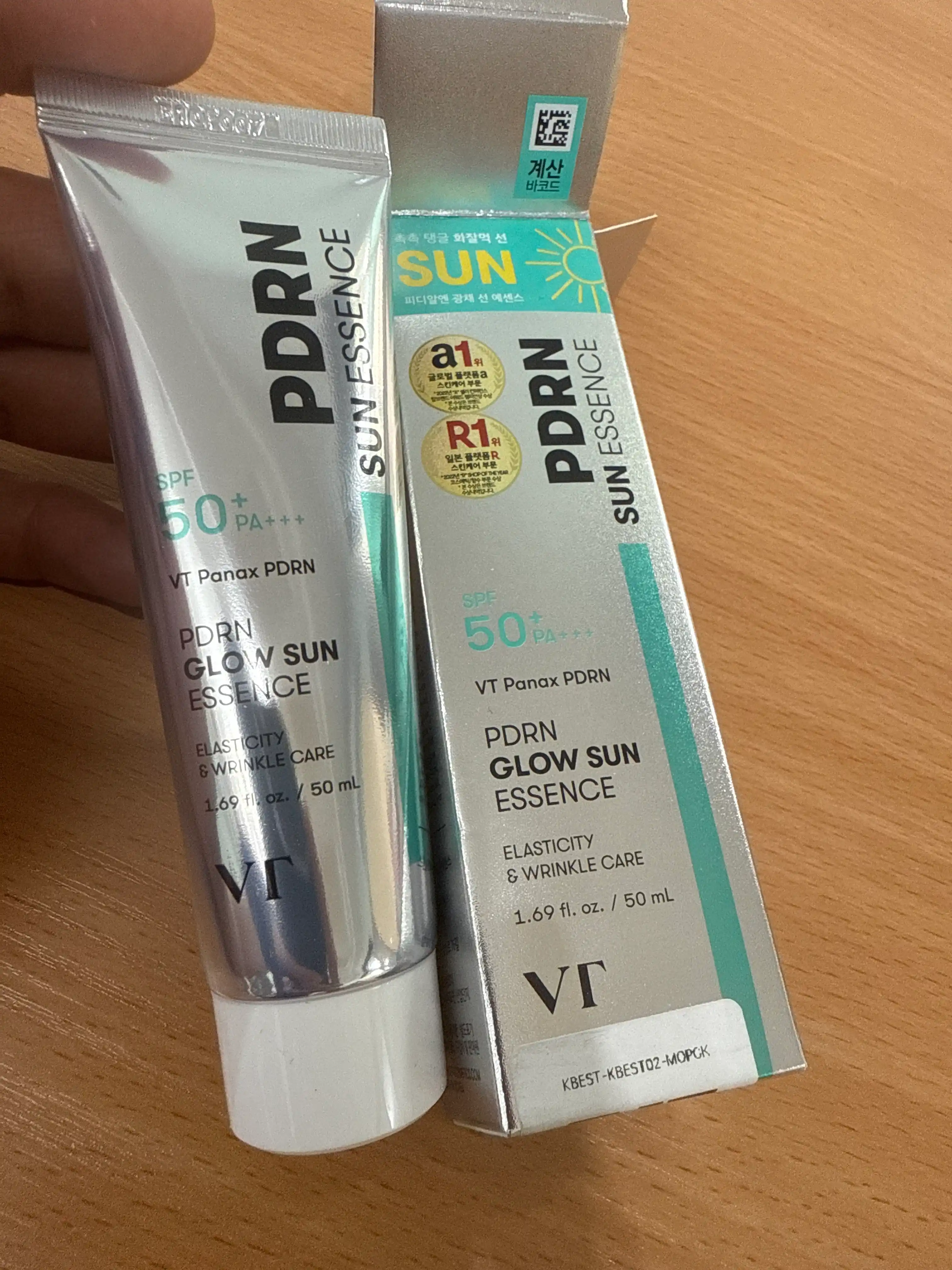 Солнцезащитный крем VT PDRN Glow Sun Essence увлажняющий, осветляющий SPF50+ PA++, 50 мл