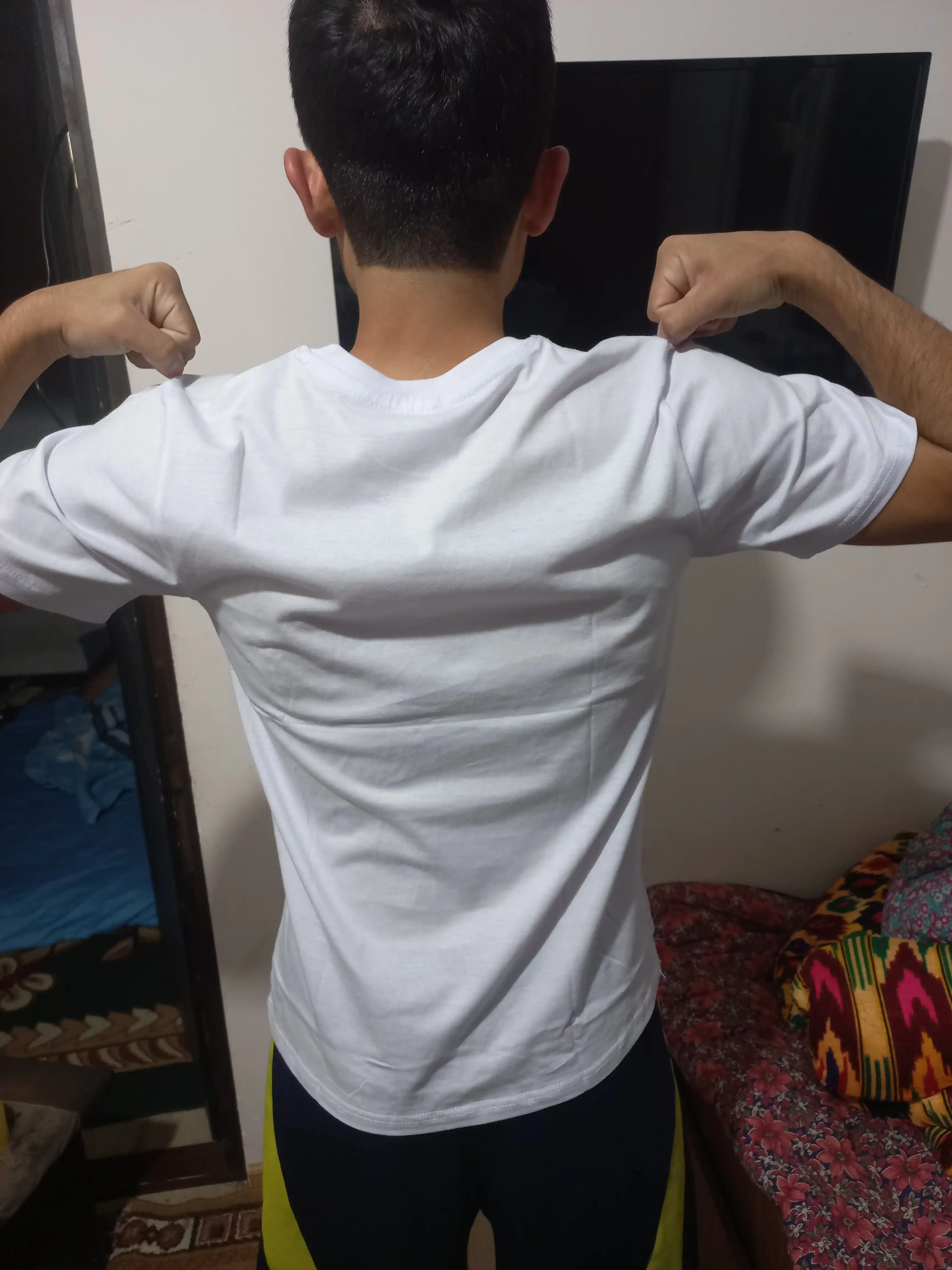 Futbolkalar erkaklar va ayollar uchun, 1 xil rangdagi ayollar oq, qora fudbolkasi, 100%paxta