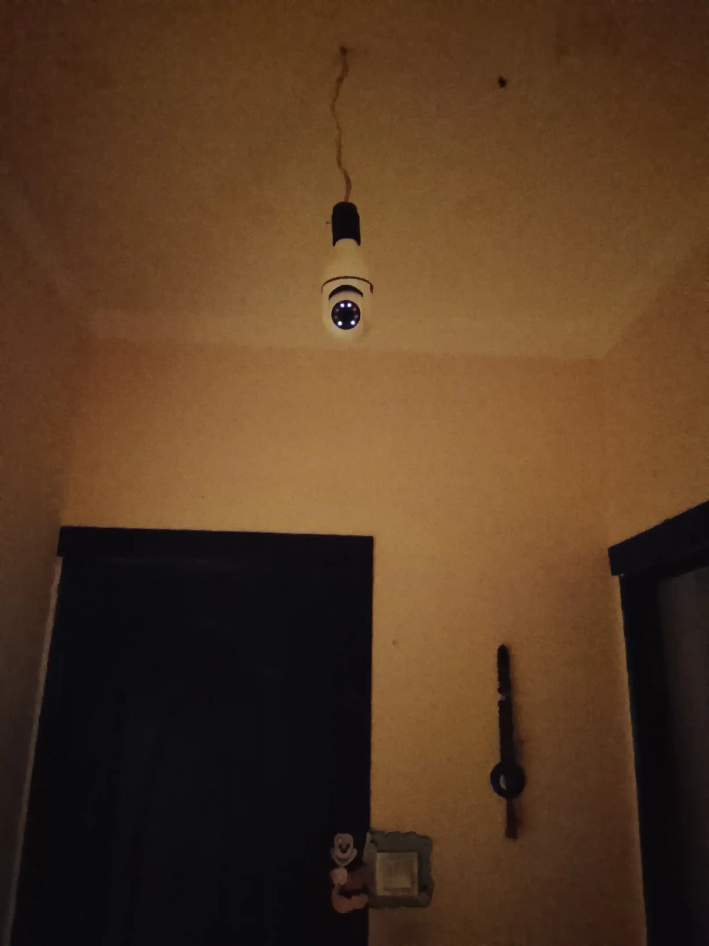 Умная беспроводная мини камера лампочка, WI FI поворотная камера FULL HD