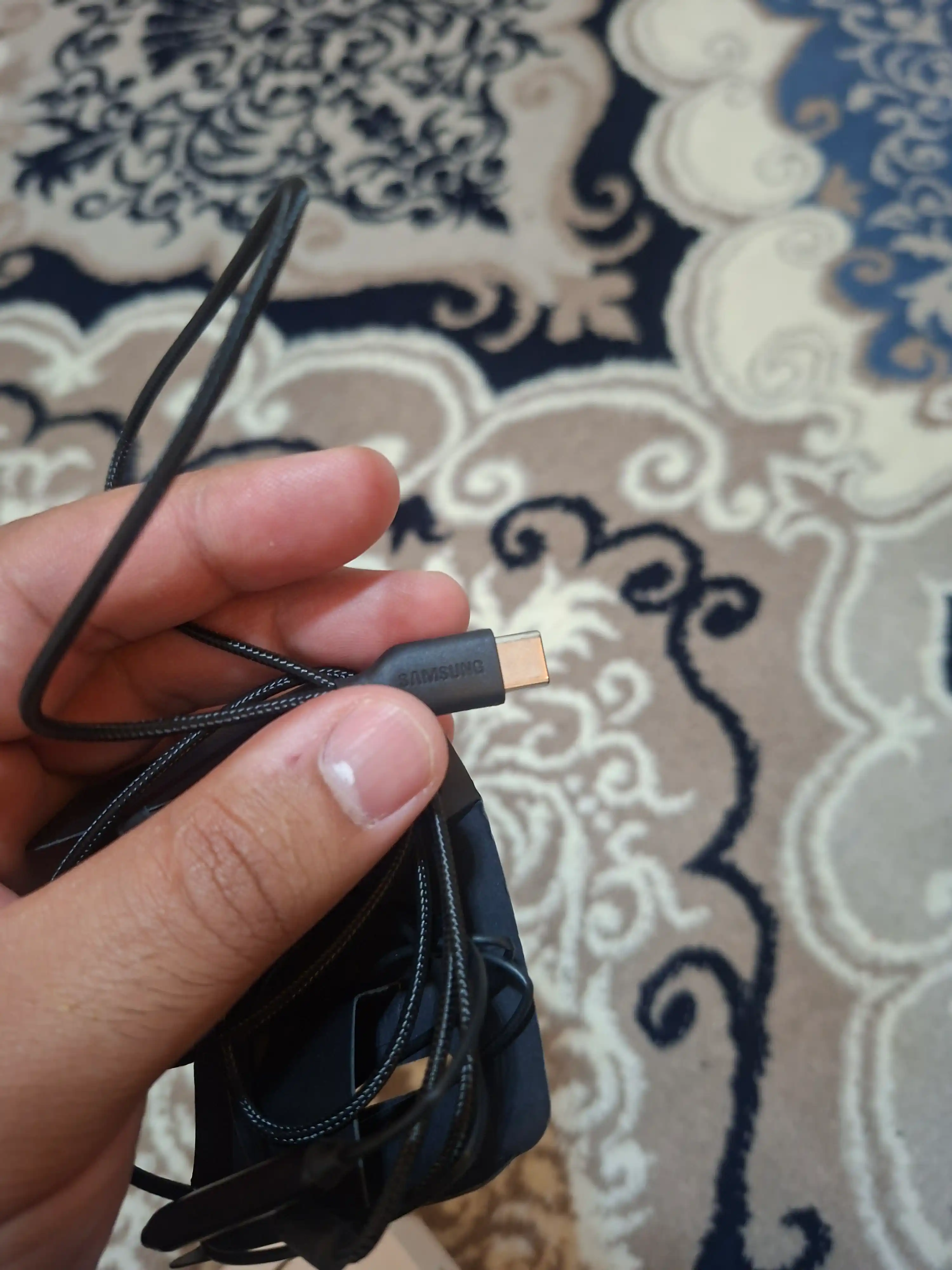 Samsung Type-C AKG quloqchinlari - kuchli ovoz va mikrofonga ega zamonaviy quloqchinlar