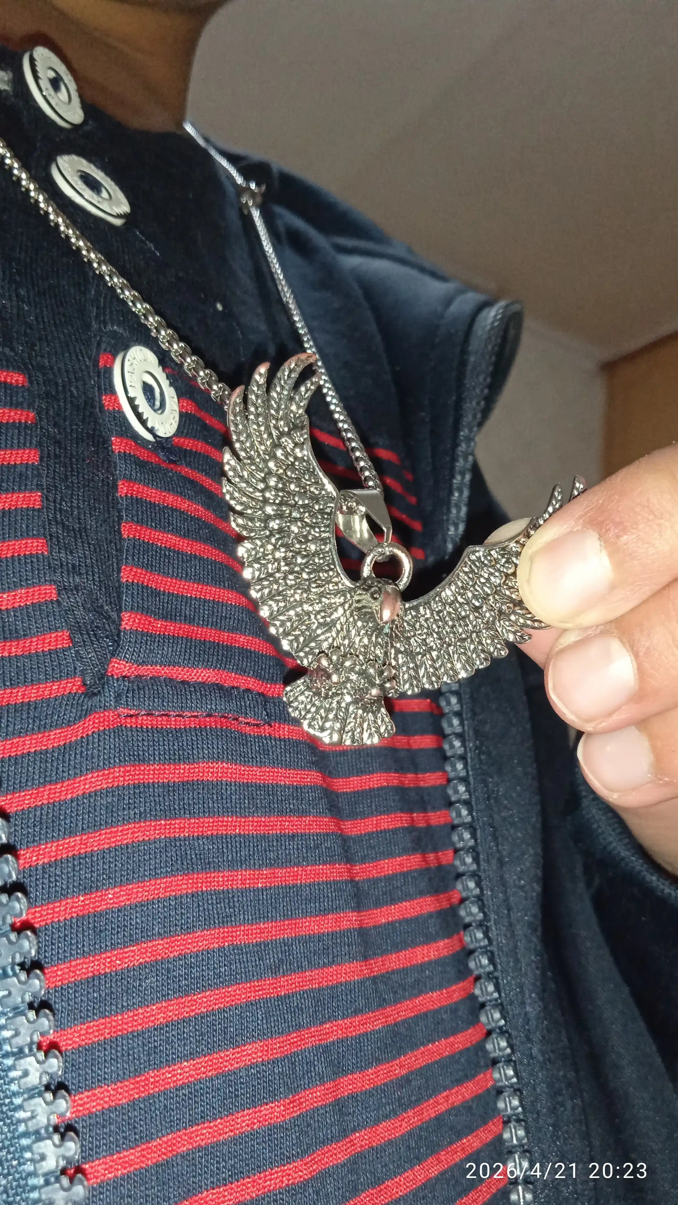 Erkaklar bo'yin zanjiri, marjon bilan