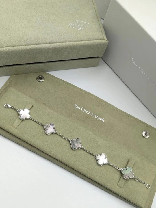 Браслет Van Cleef для женщин и девушек — не темнеет, цвет не меняется