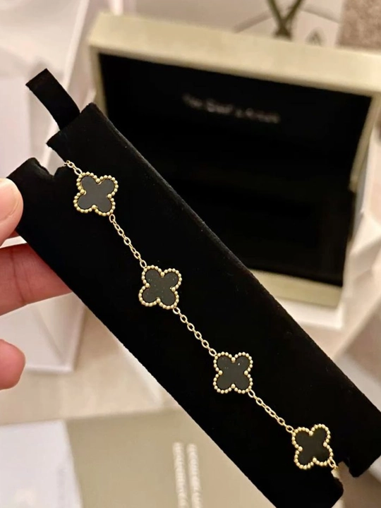 Ayollar va qizlar uchun bilaguzuk, Van Cleef, ranglari o'zgarmaydi va qoraymaydi - 