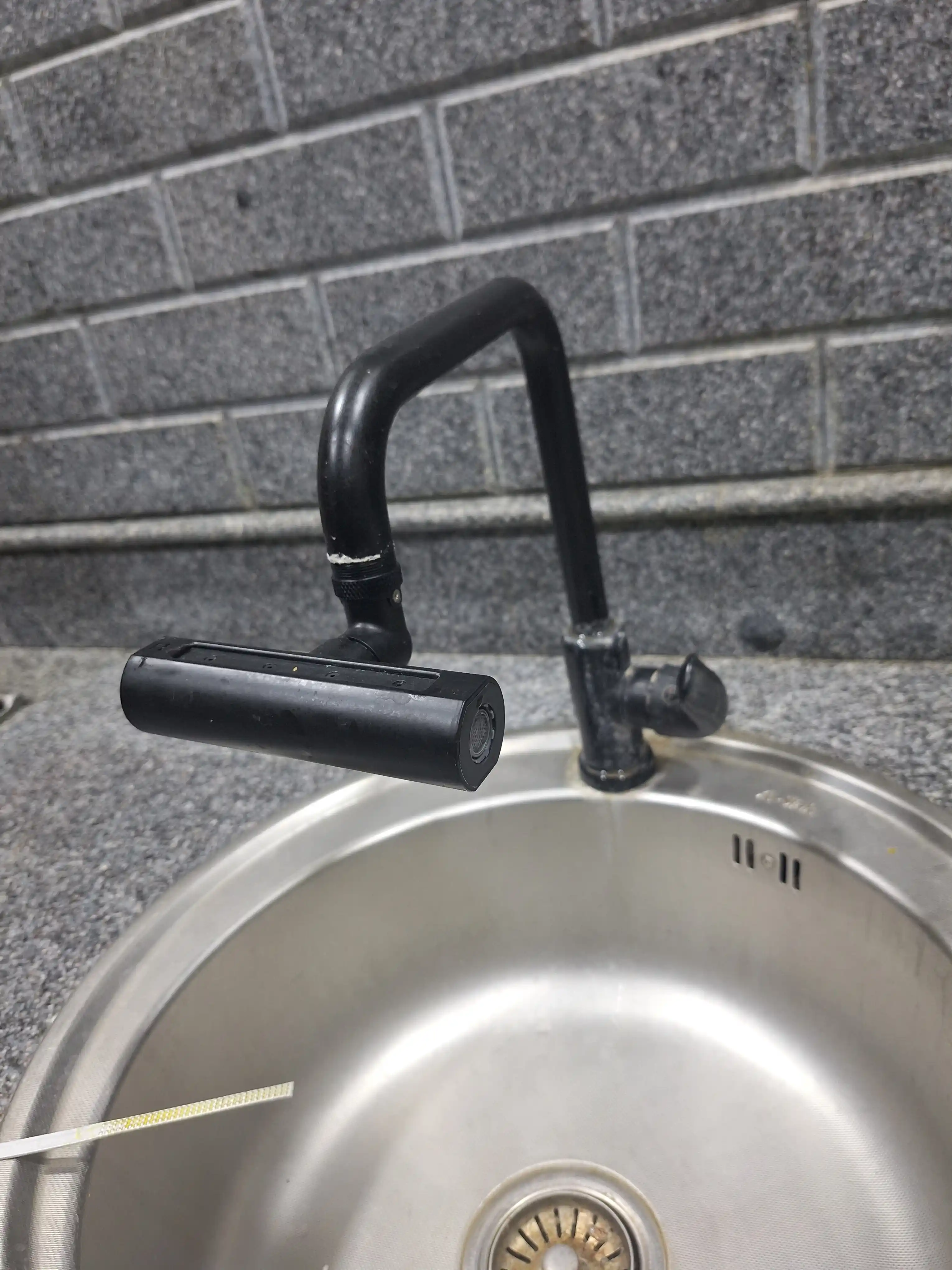 Baland kran nasadkasi, aerator, dush