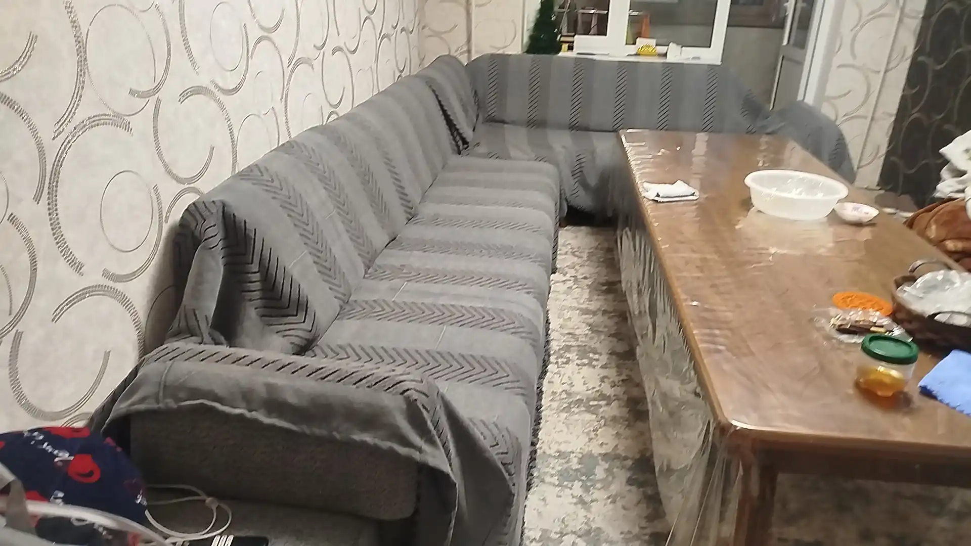 Divan va kreslo uchun universal g'ilof, nakidka, pled
