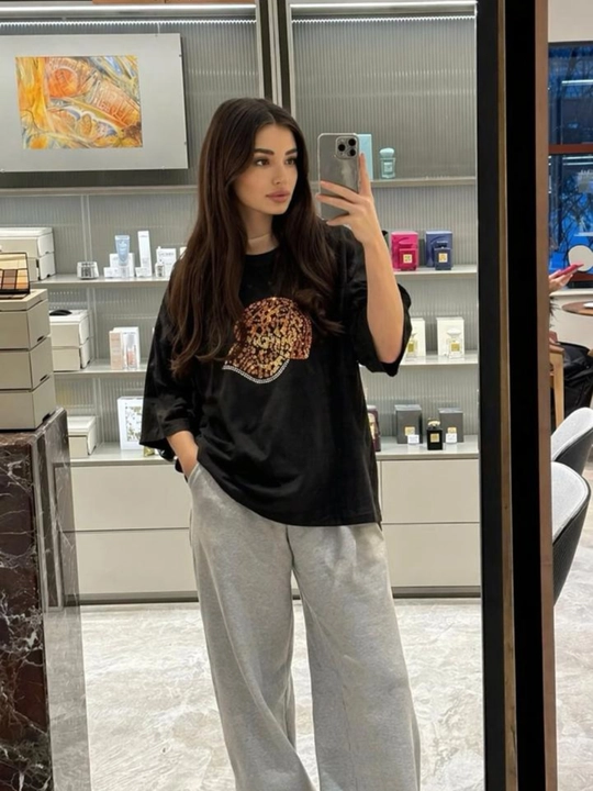 Ayollar uchun toshli oversize futbolka