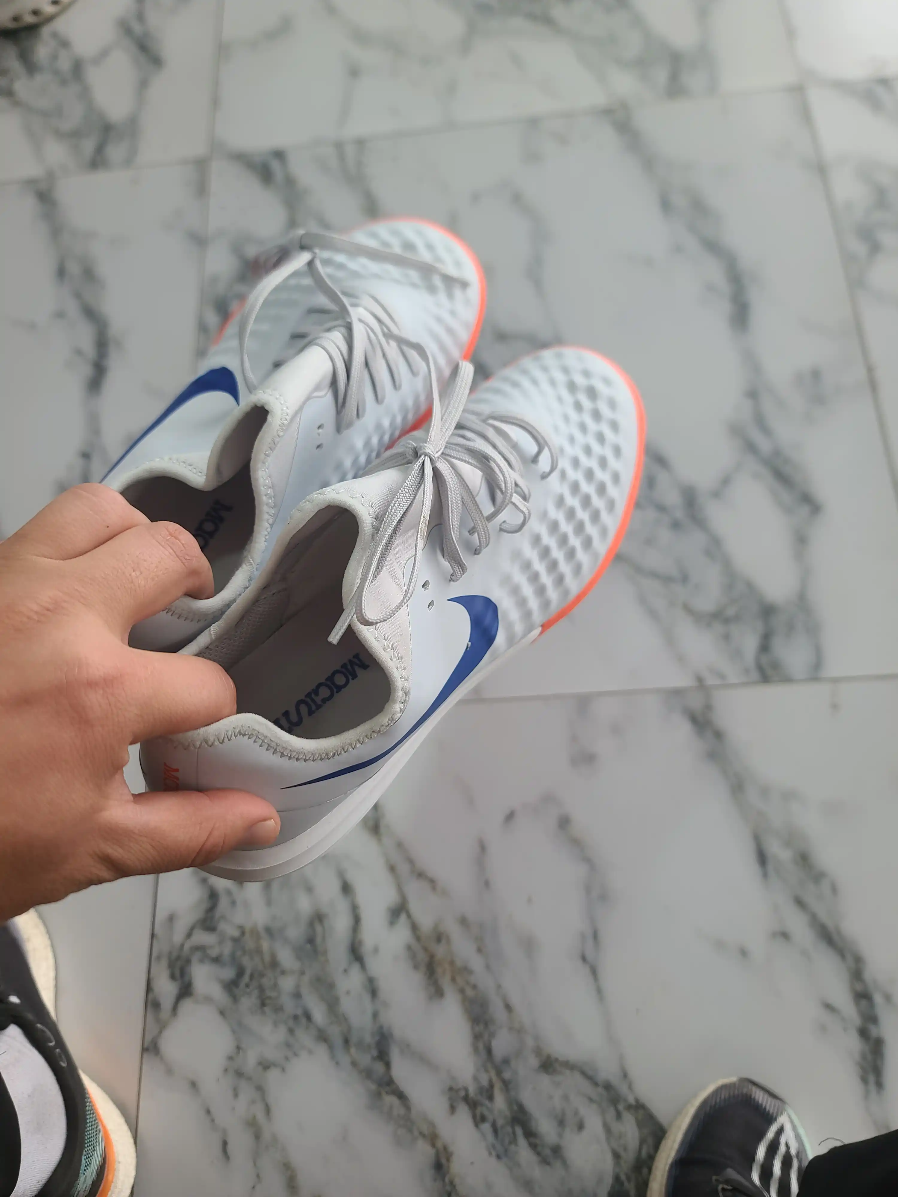 Футбольные бутсы и сороконожки MAGISTA X для взрослых размер 39-44