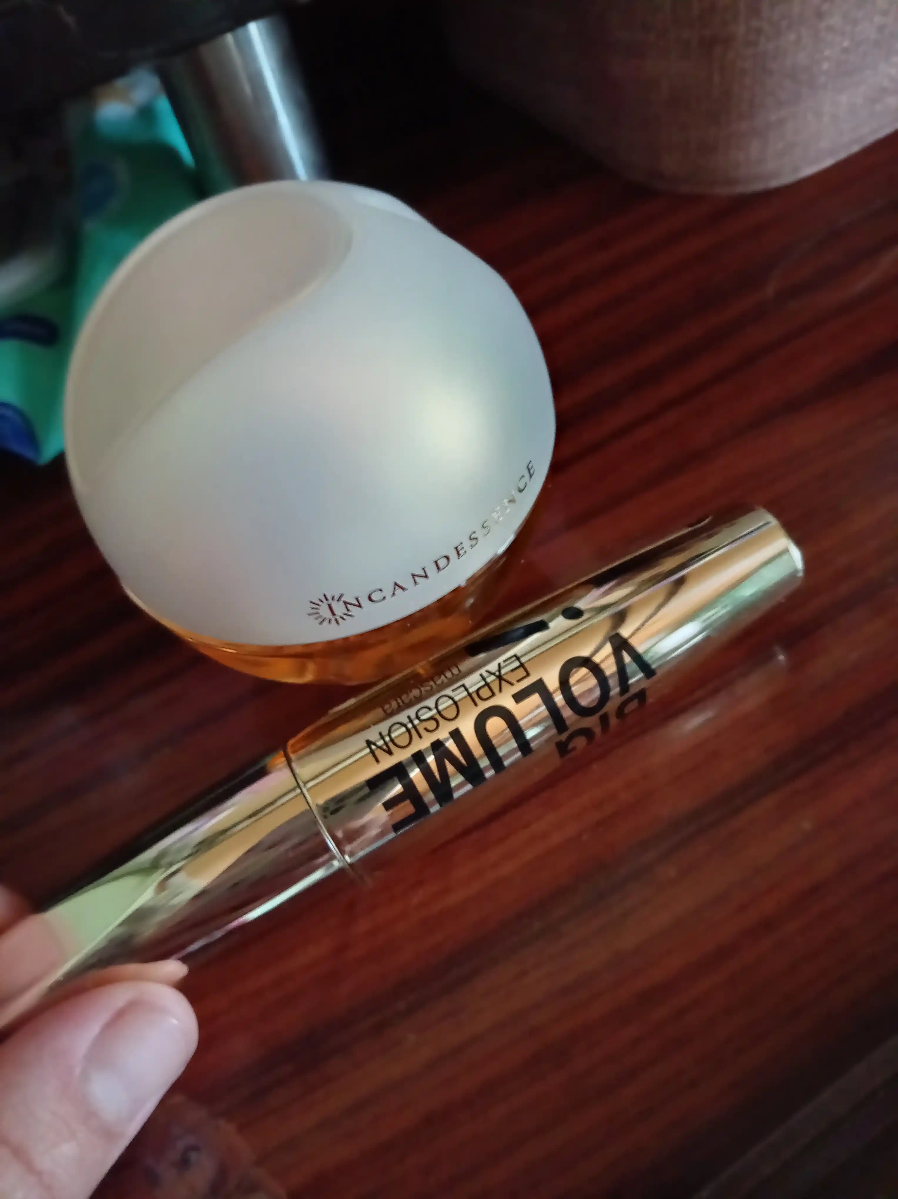 Parfyumlangan suv Avon Incandessence, 50 ml