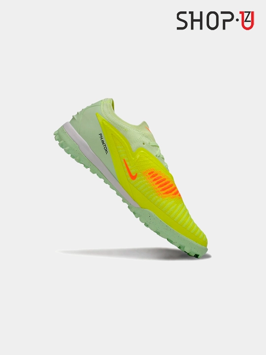 Футбольные бутсы Nike