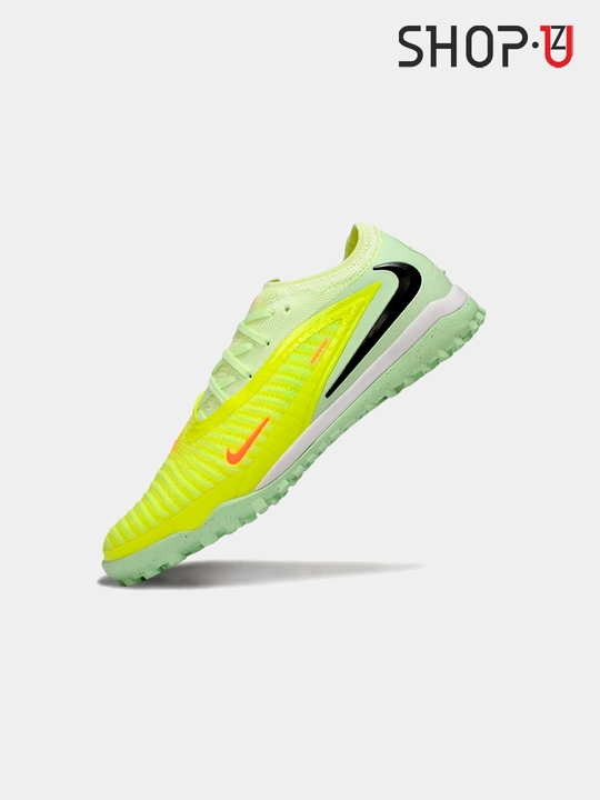 Футбольные бутсы Nike
