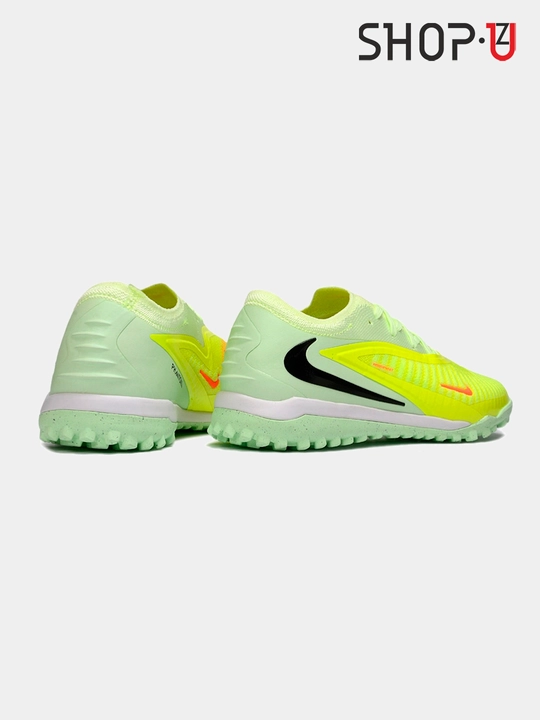 Футбольные бутсы Nike