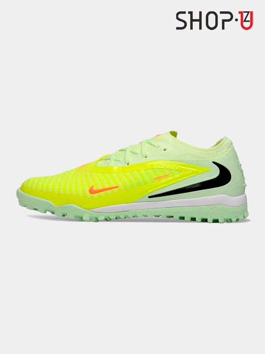 Футбольные бутсы Nike