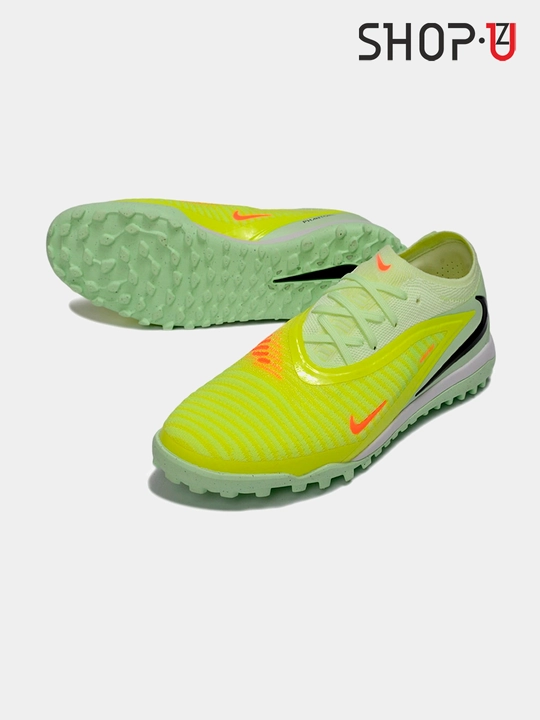 Футбольные бутсы Nike