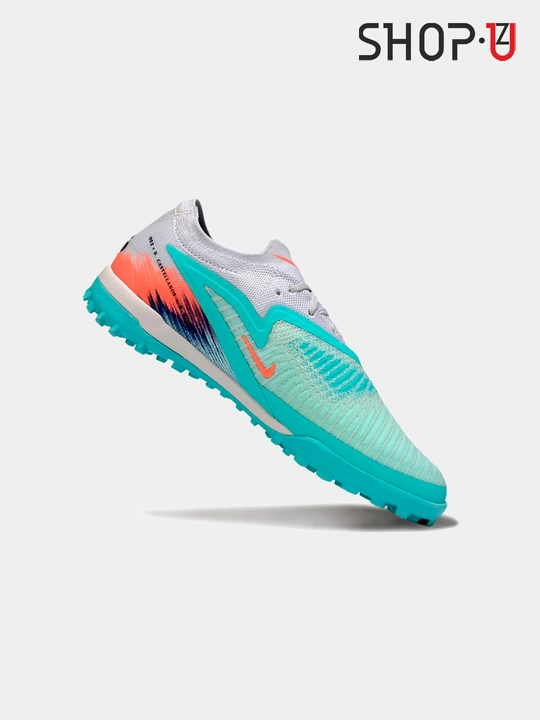 Футбольные бутсы Nike