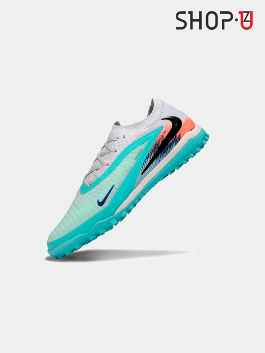 Футбольные бутсы Nike