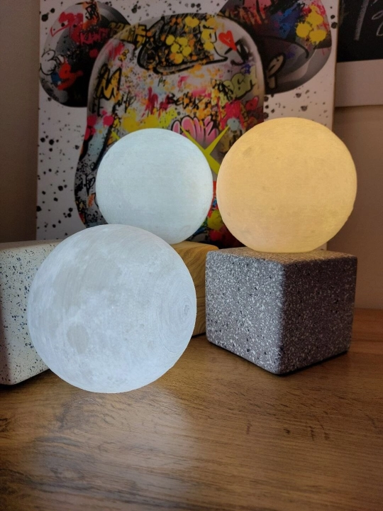 Zamonaviy stol usti tungi chiroqlari, "LUNA" modeli, uchta rang