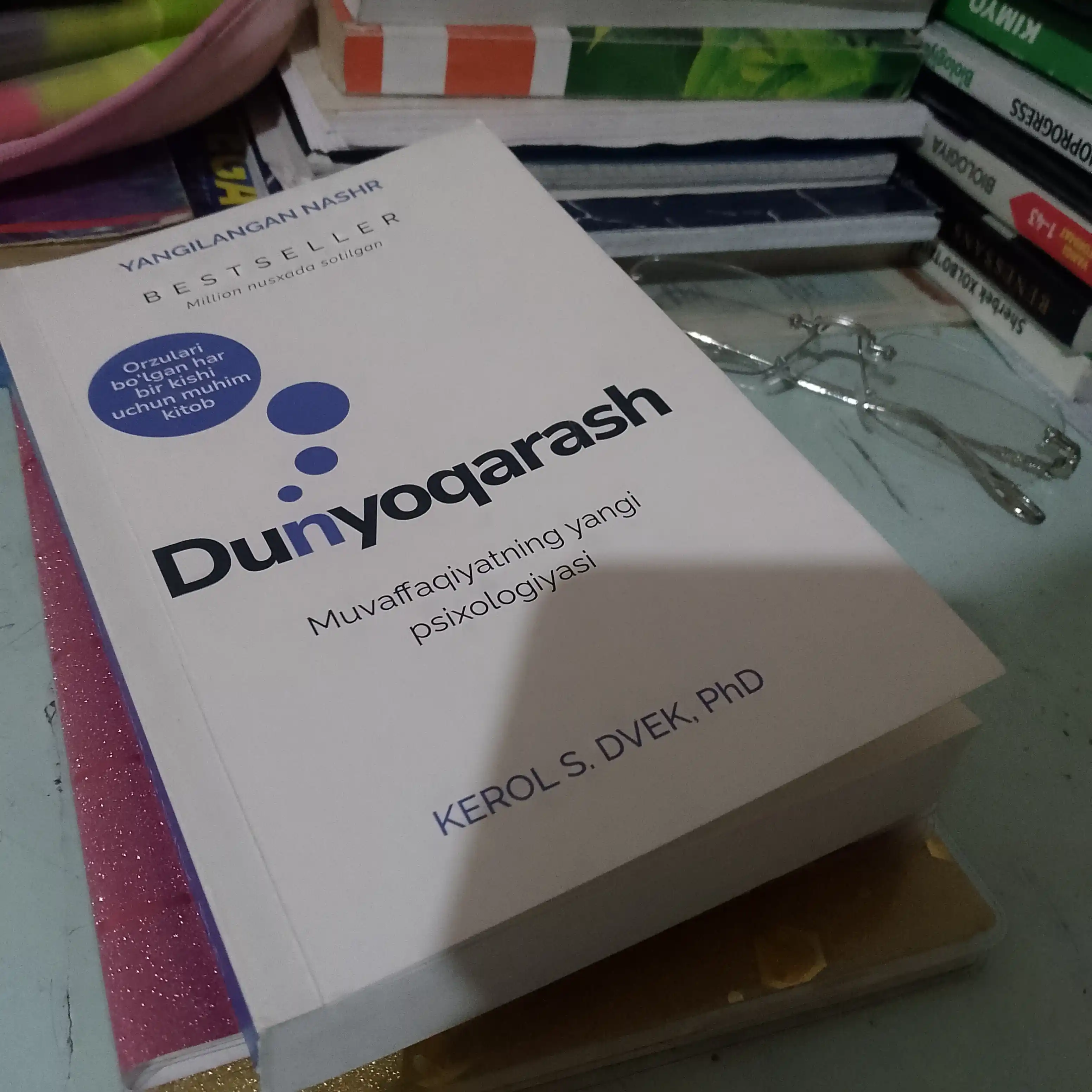Dunyoqarash, Kerol S. Dvek, PhD