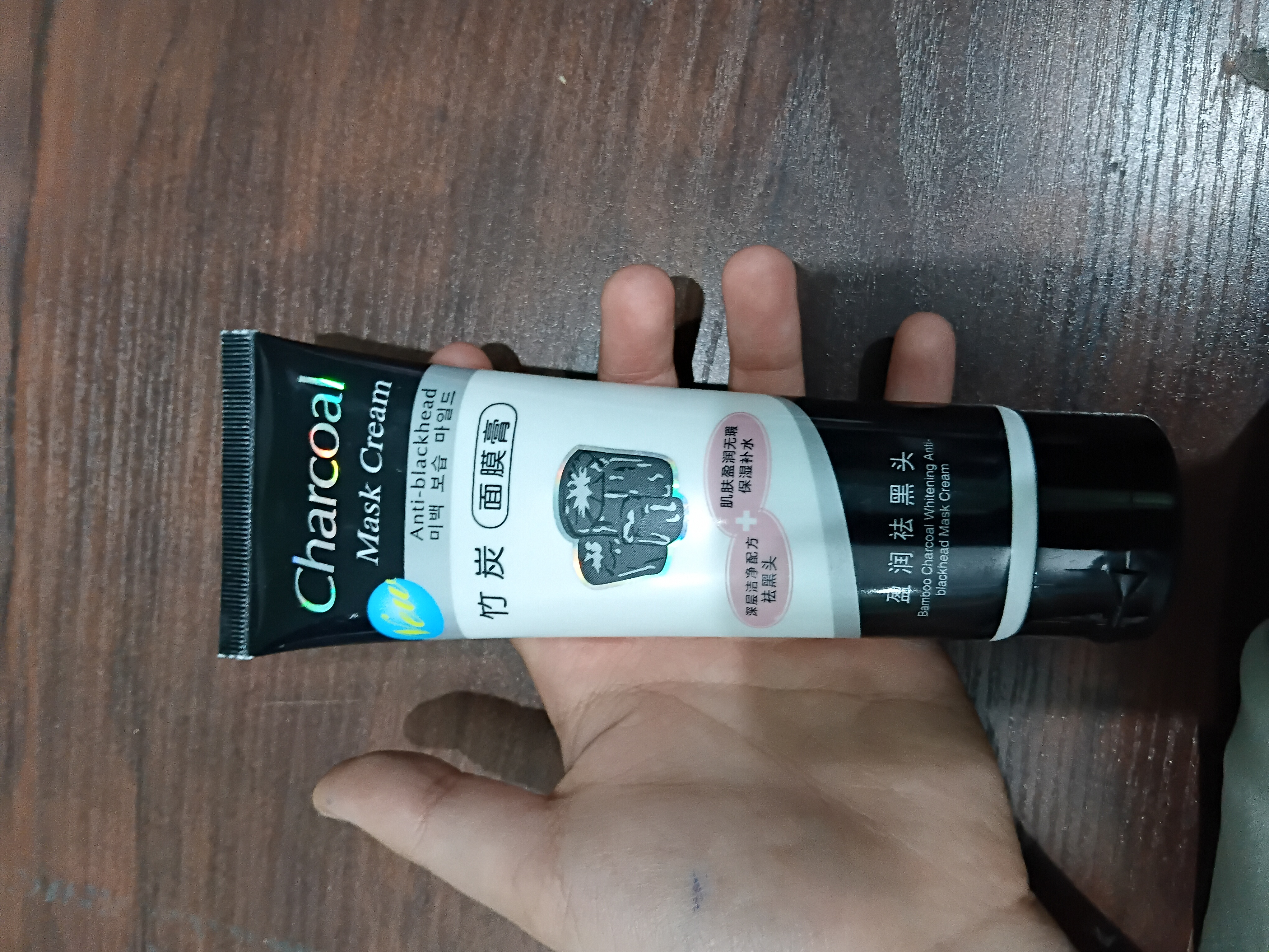 Charcoal Mask Yuz uchun husnbuzarlarga qarshi ko‘mirli niqob, oqartiruvchi, qora, 130 g