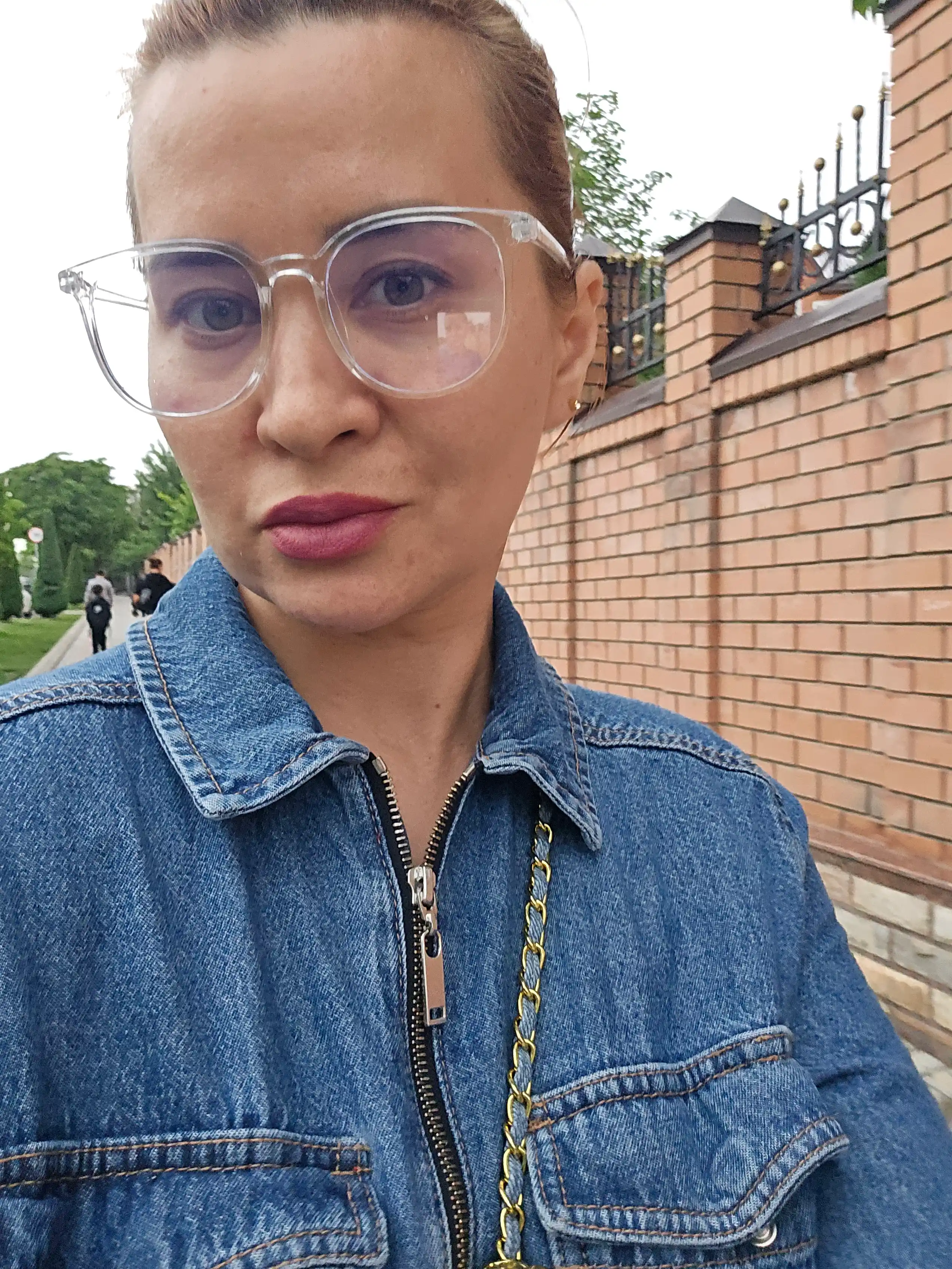 Kompyuter ko'zoynaklari ko'k yorug'likdan himoya qiluvchi