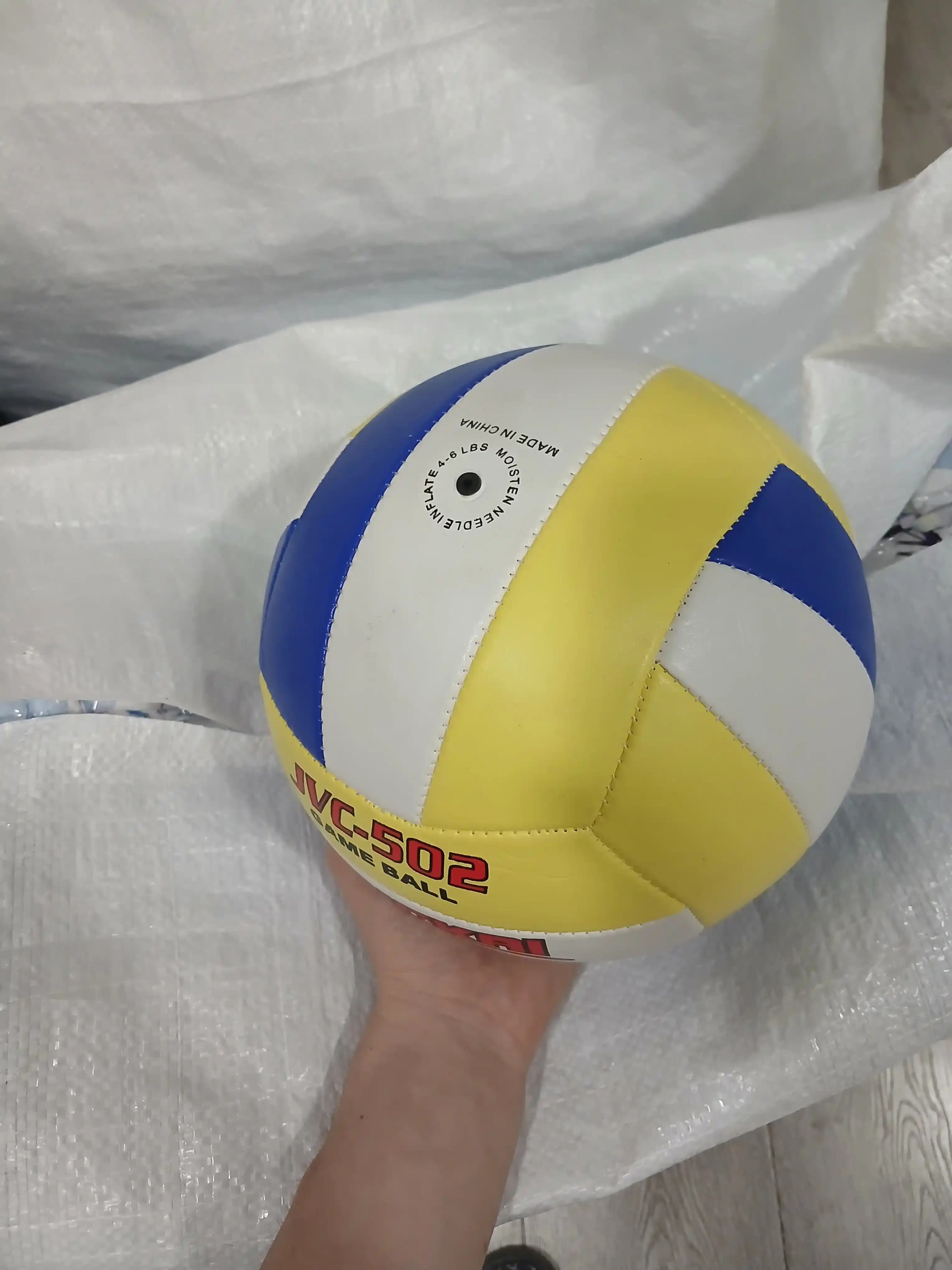 Voleybol toʻpi, nasos va igna sovg'a, sport uchun