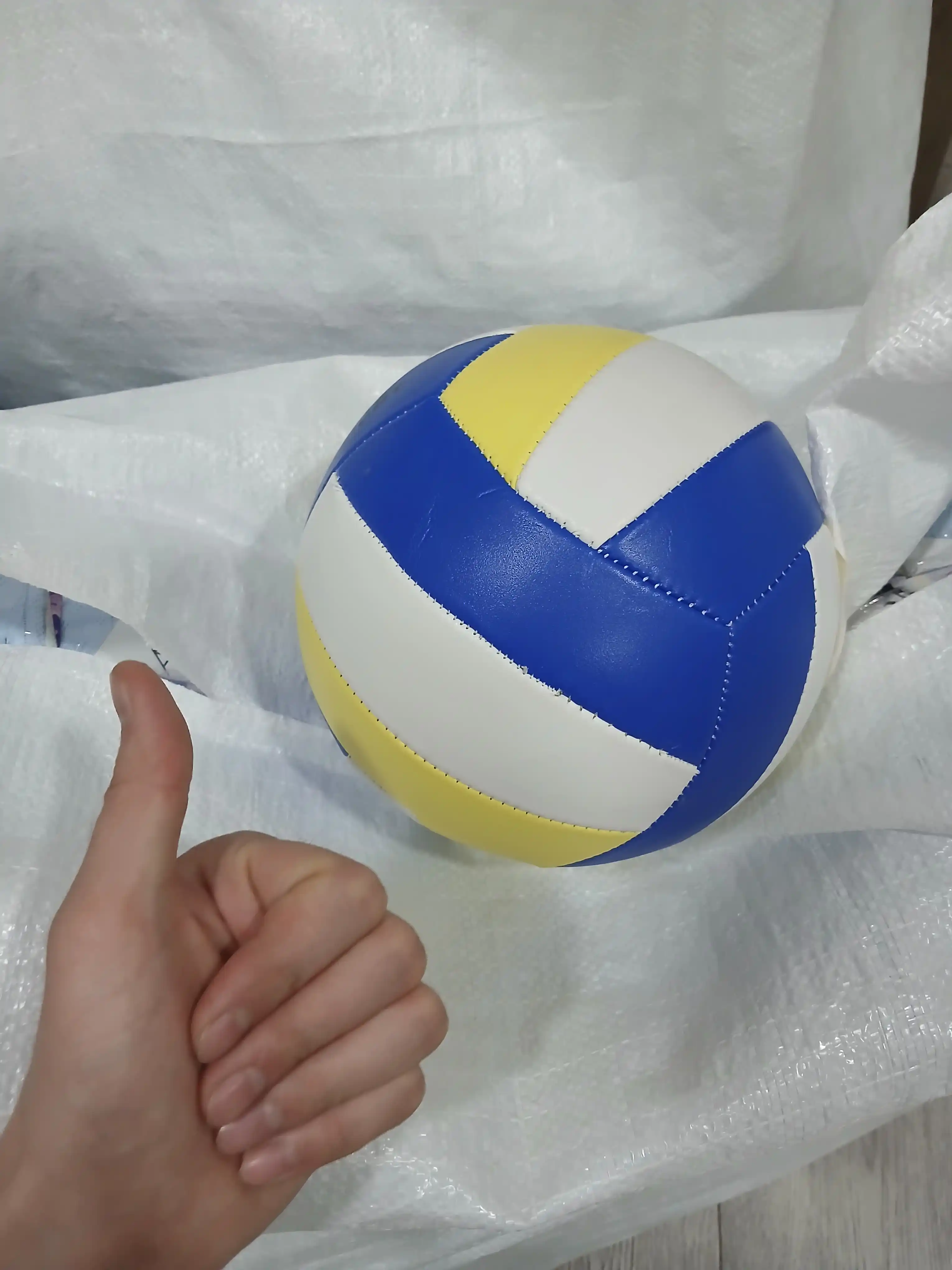 Voleybol toʻpi, nasos va igna sovg'a, sport uchun