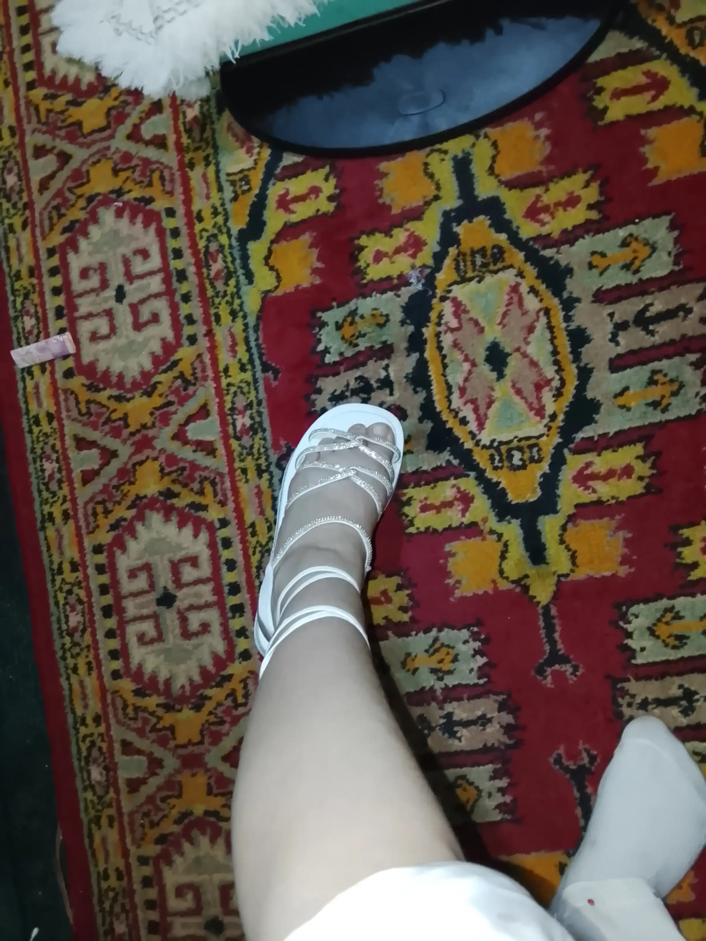 Ayollar uchun sandallar