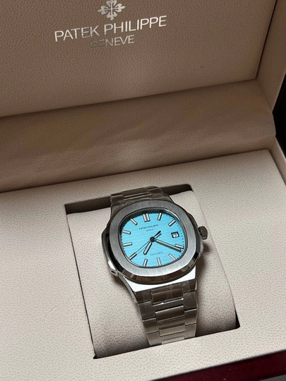 Часы Patek Philippe Nautilus с синим циферблатом — LOFTH-SOAT-МЕНТОЛ