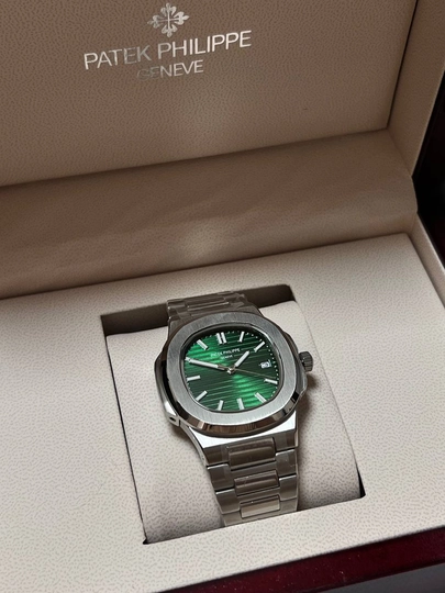 Часы Patek Philippe Nautilus с синим циферблатом — LOFTH-SOAT-ЗЕЛЕН