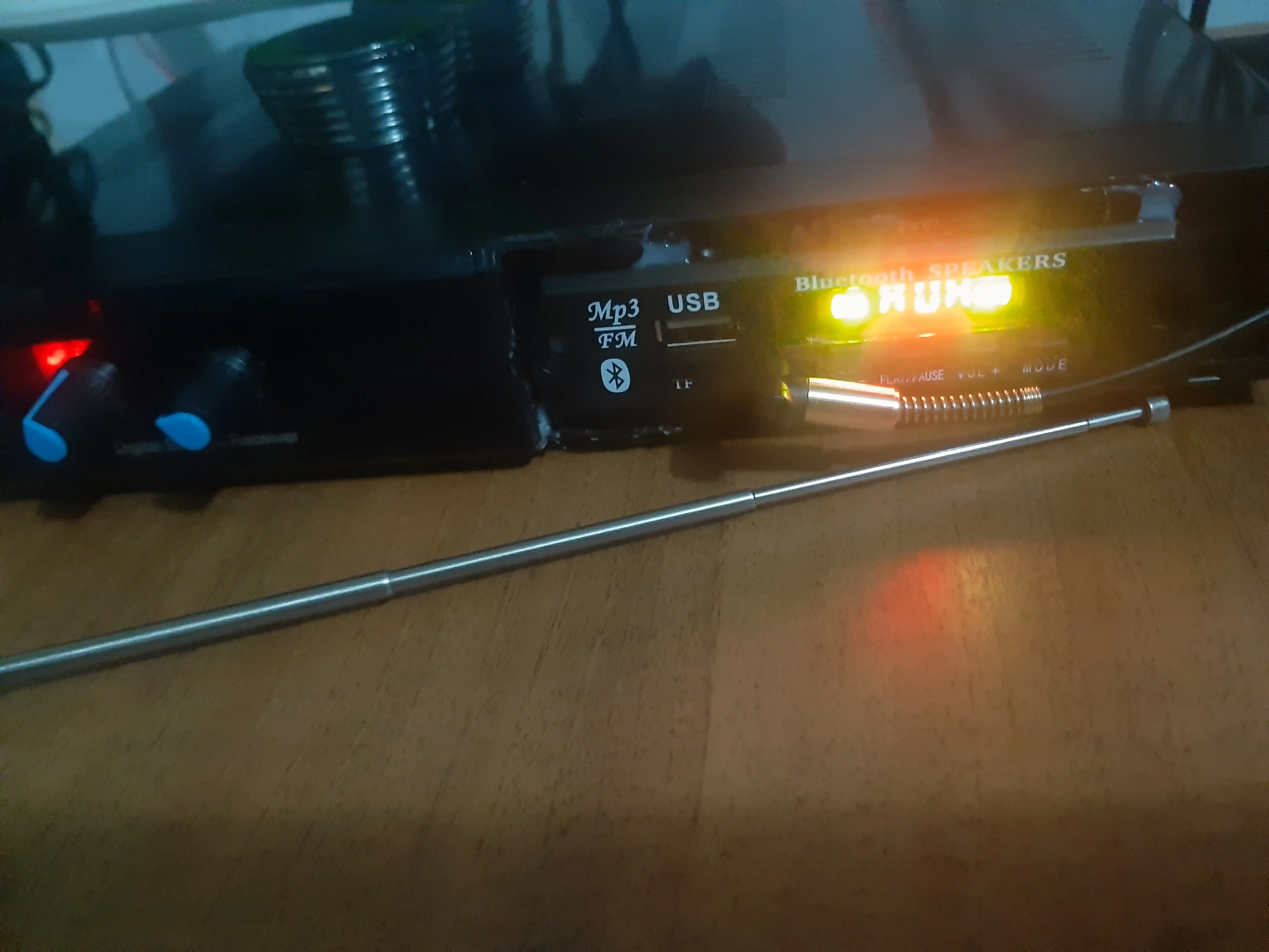 Bluetooth 5.0 MP3/WAV dekoder moduli, 12V, USB/TF, FM, AUX, pult bilan