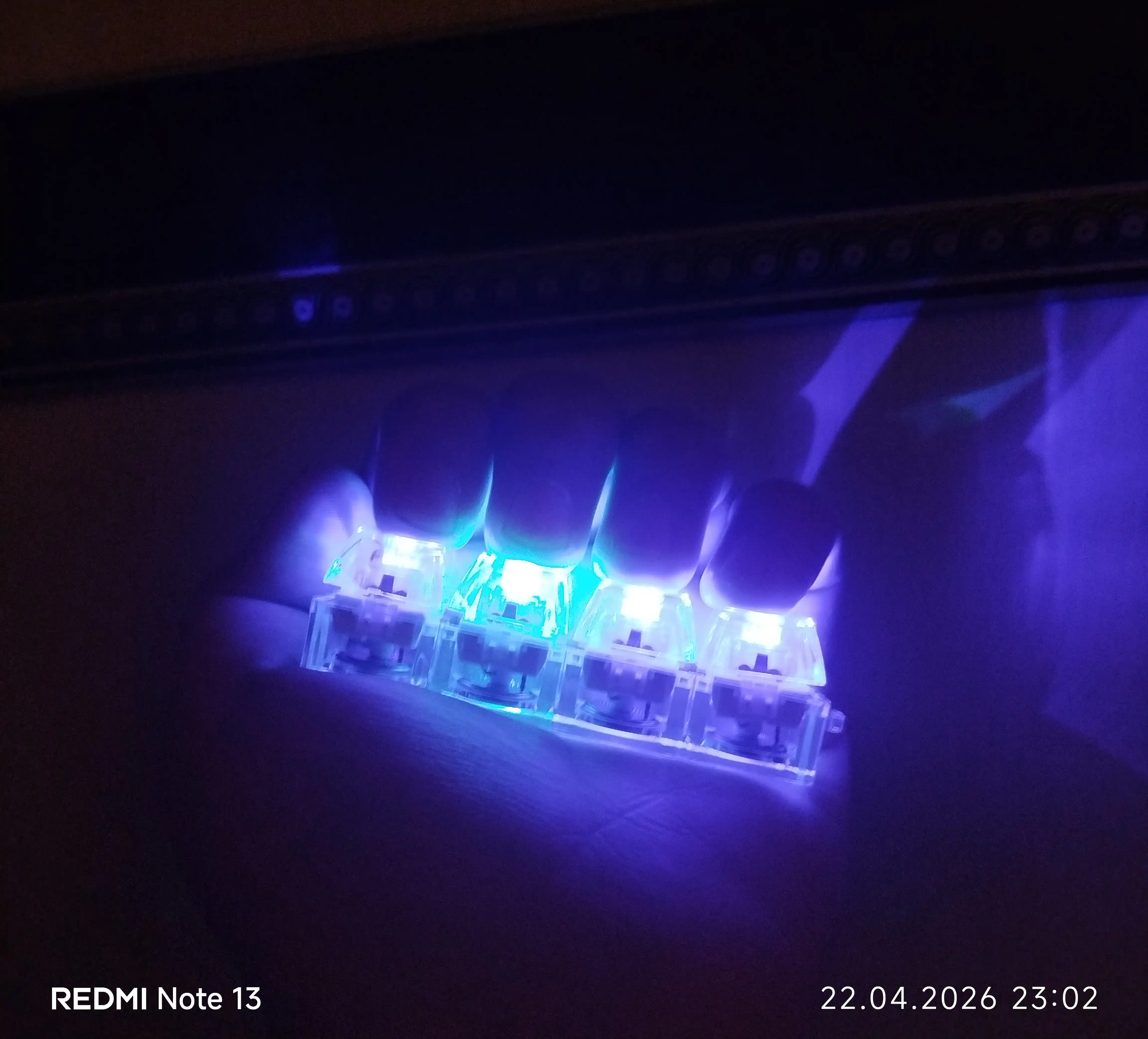 Антистресс брелок-клавиатура — гаджет с RGB-подсветкой для концентрации внимания