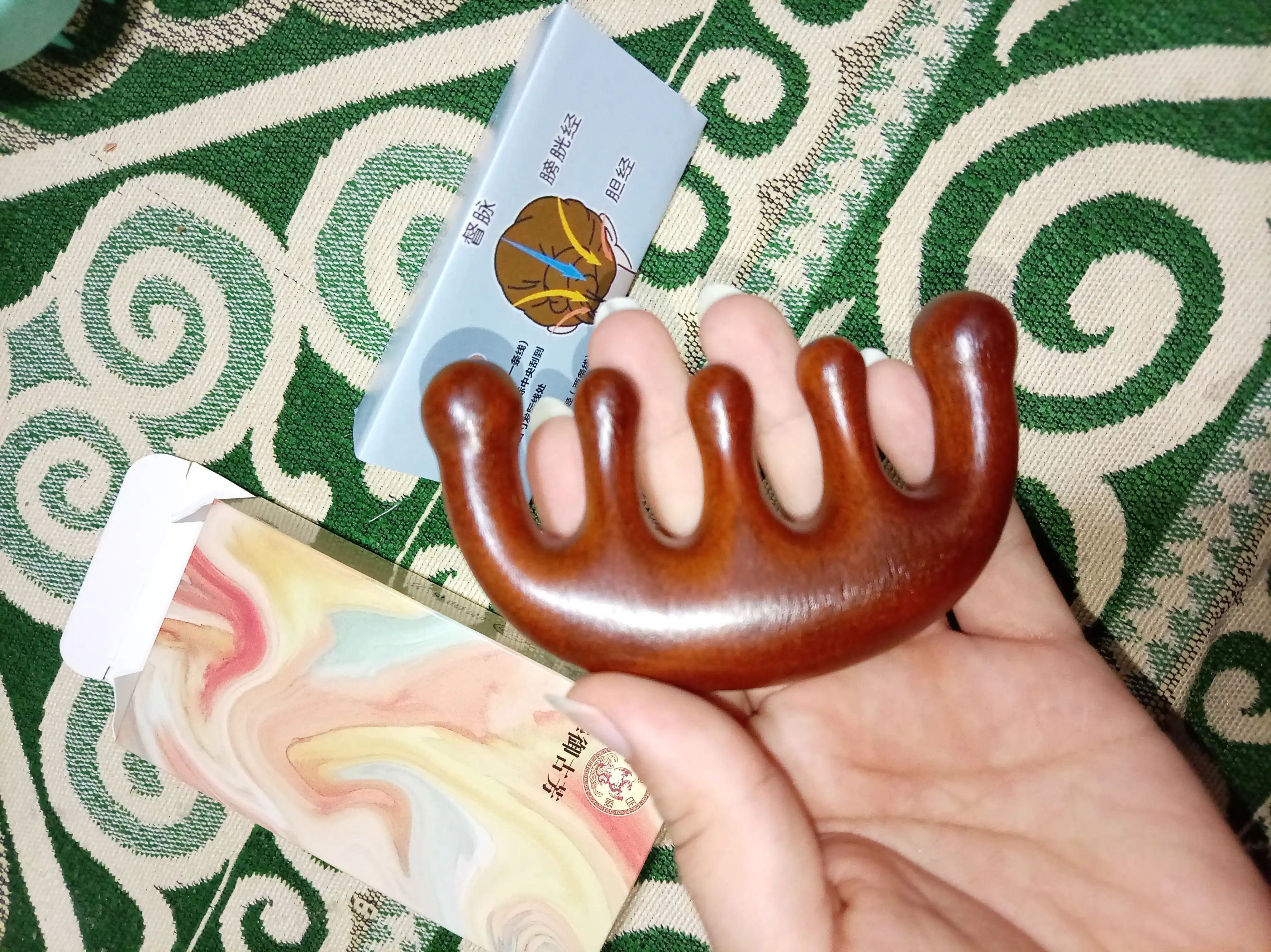 Yog‘och uqalash asbobi taroq, bosh uqalash, yuz uqalash, uqalash apparati
