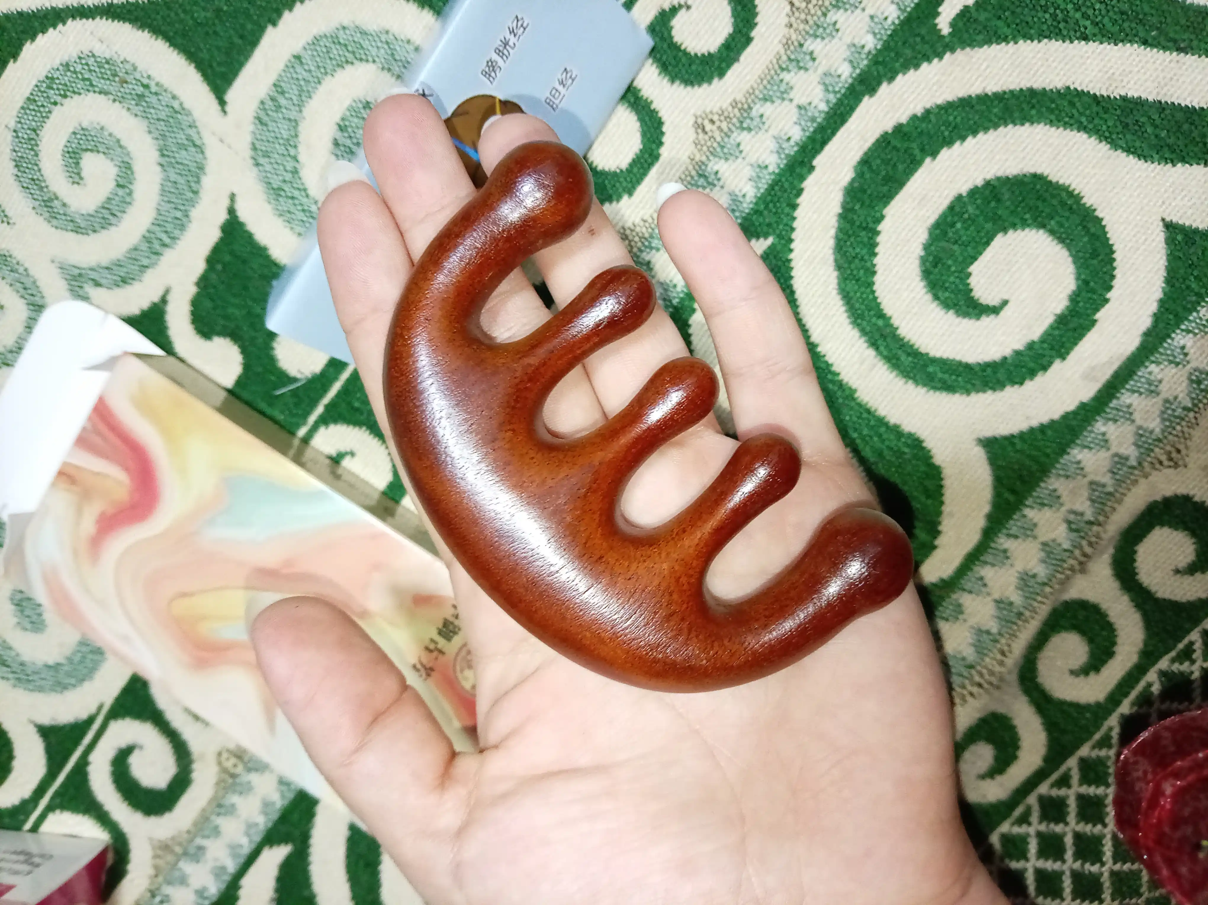 Yog‘och uqalash asbobi taroq, bosh uqalash, yuz uqalash, uqalash apparati