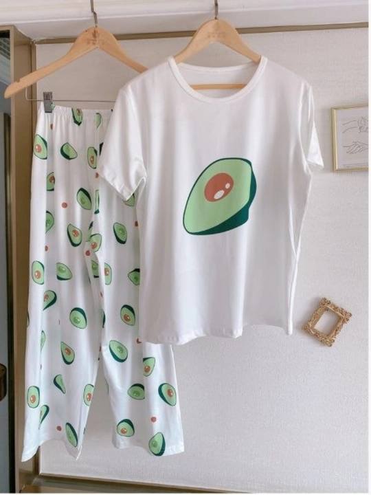 Ayollar pijamalari, tungi pijama, uy kiyimi