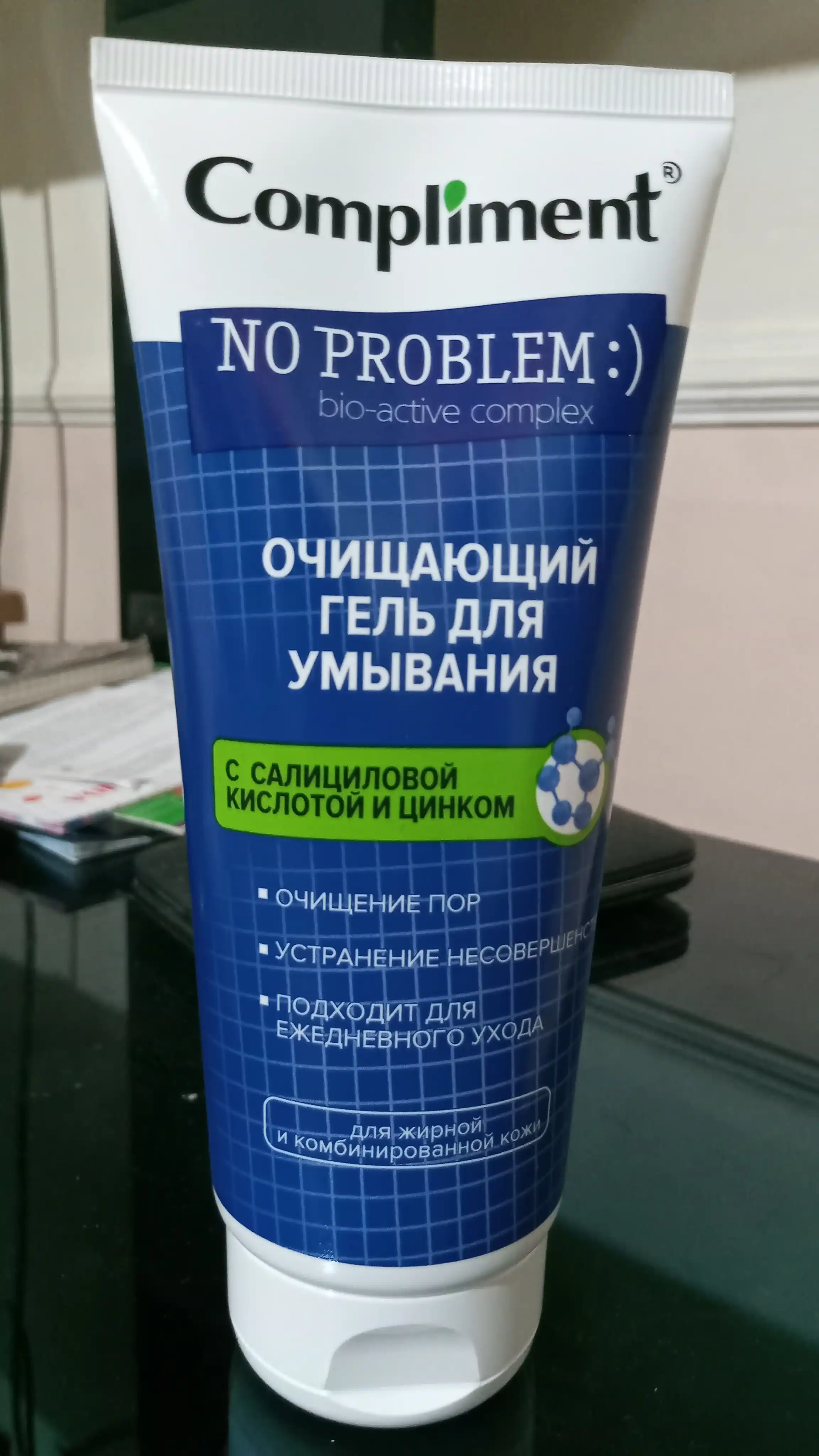 Compliment No Problem yuzni tozalovchi gel, salitsil kislotasi va sink bilan, akne qarshi