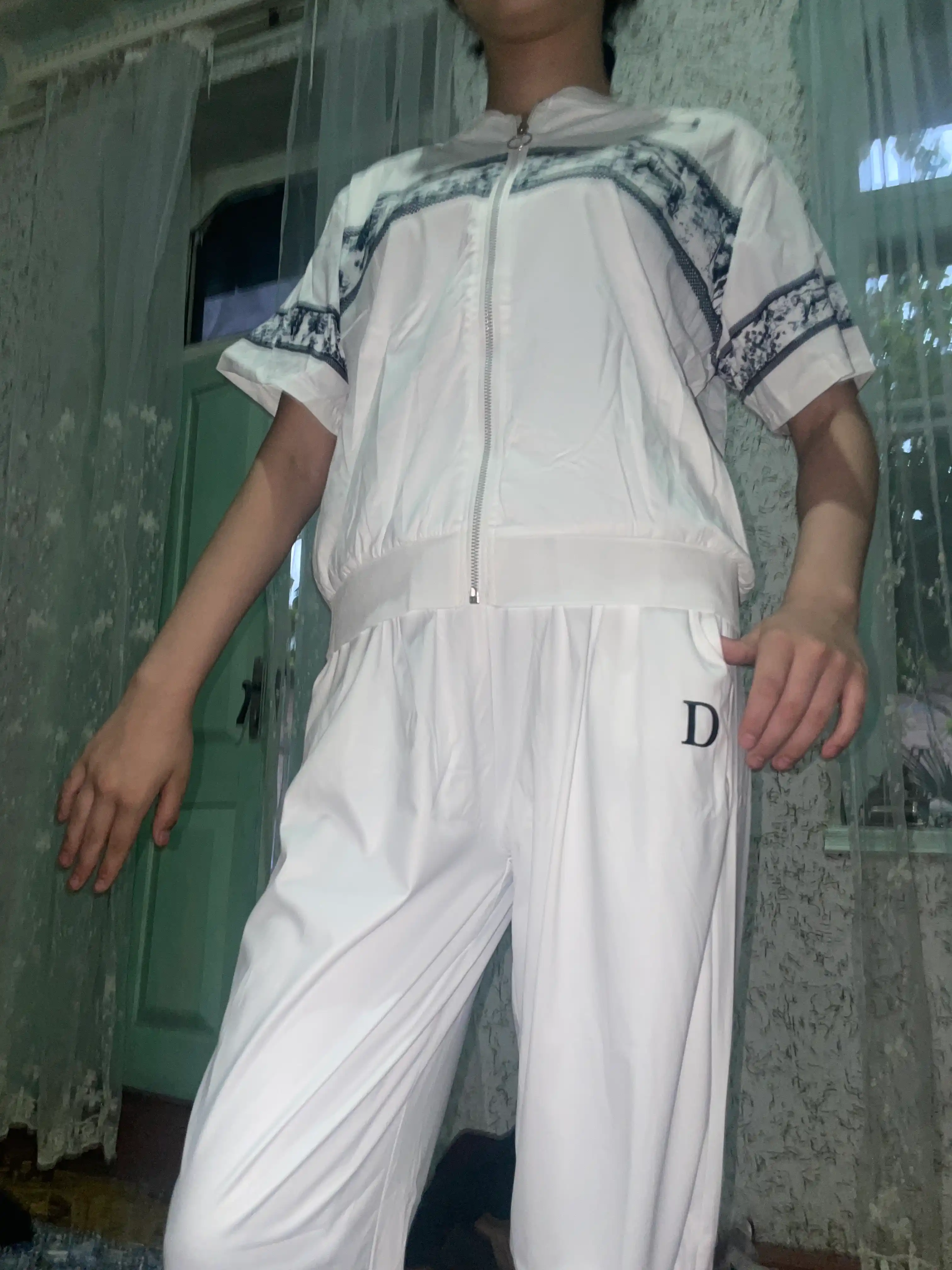 Ayollar kiyimi,Ayollar zamonaviy sport kiyimi,Oq rangda, M L XL oʻlchamlarda