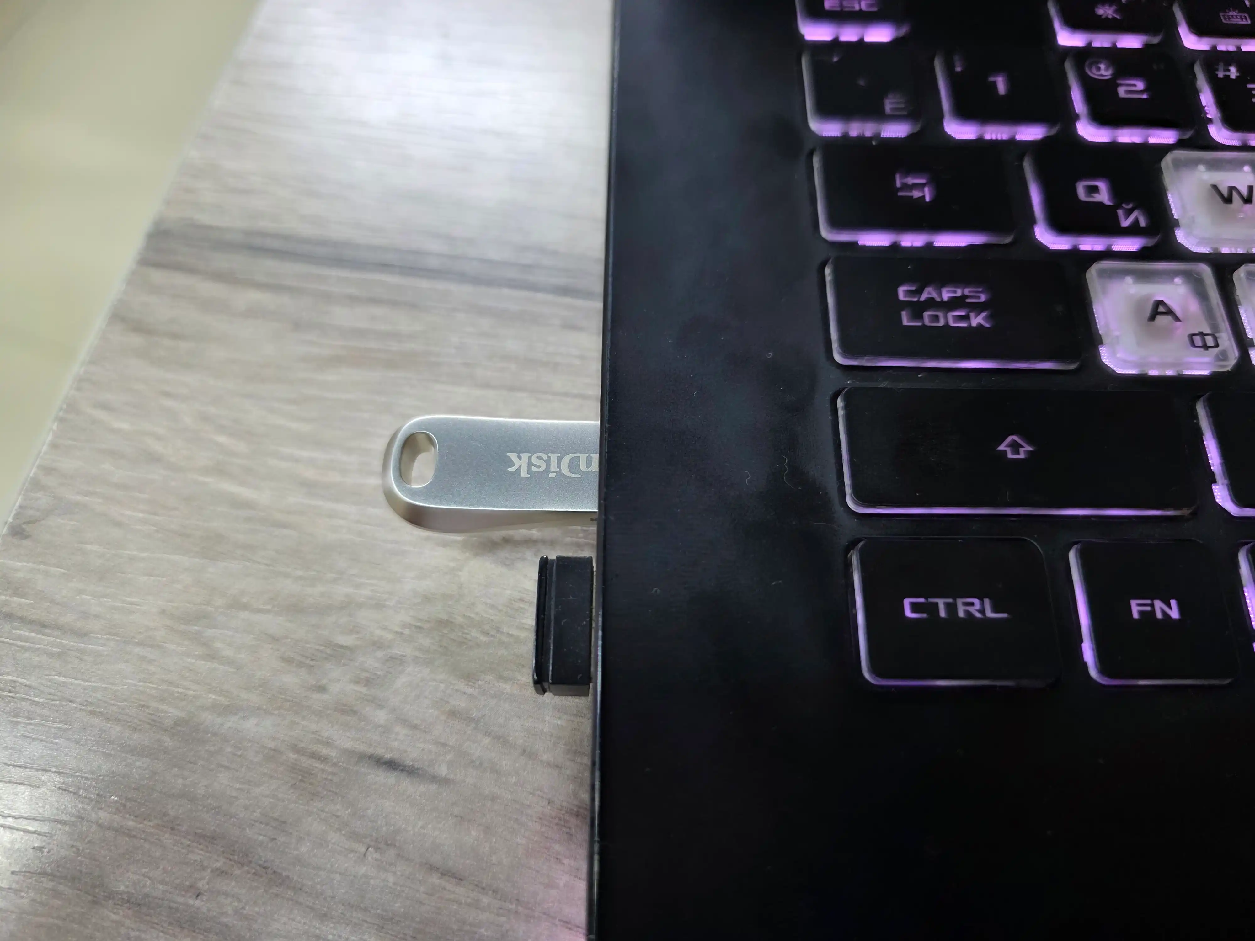 Fleshka USB, SanDisk 2 GB, 4 GB, 8 GB, 16 GB, 32 GB, 64 GB, 128 GB