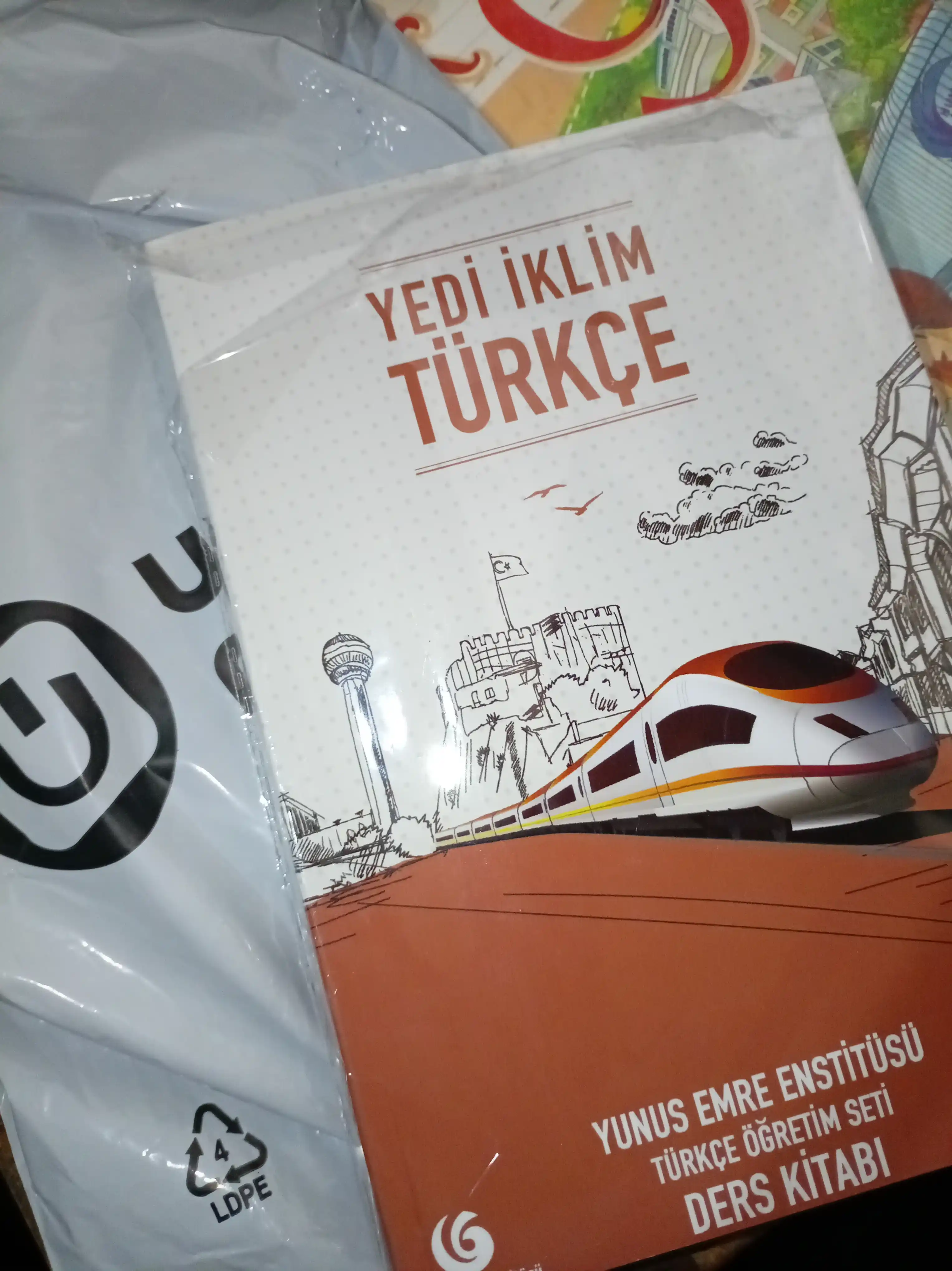 Yedi Iklim Turkce. A1,A2,B1,B2,C1. Mashq daftarlari va turk tilidagi darslik kitobi, A4