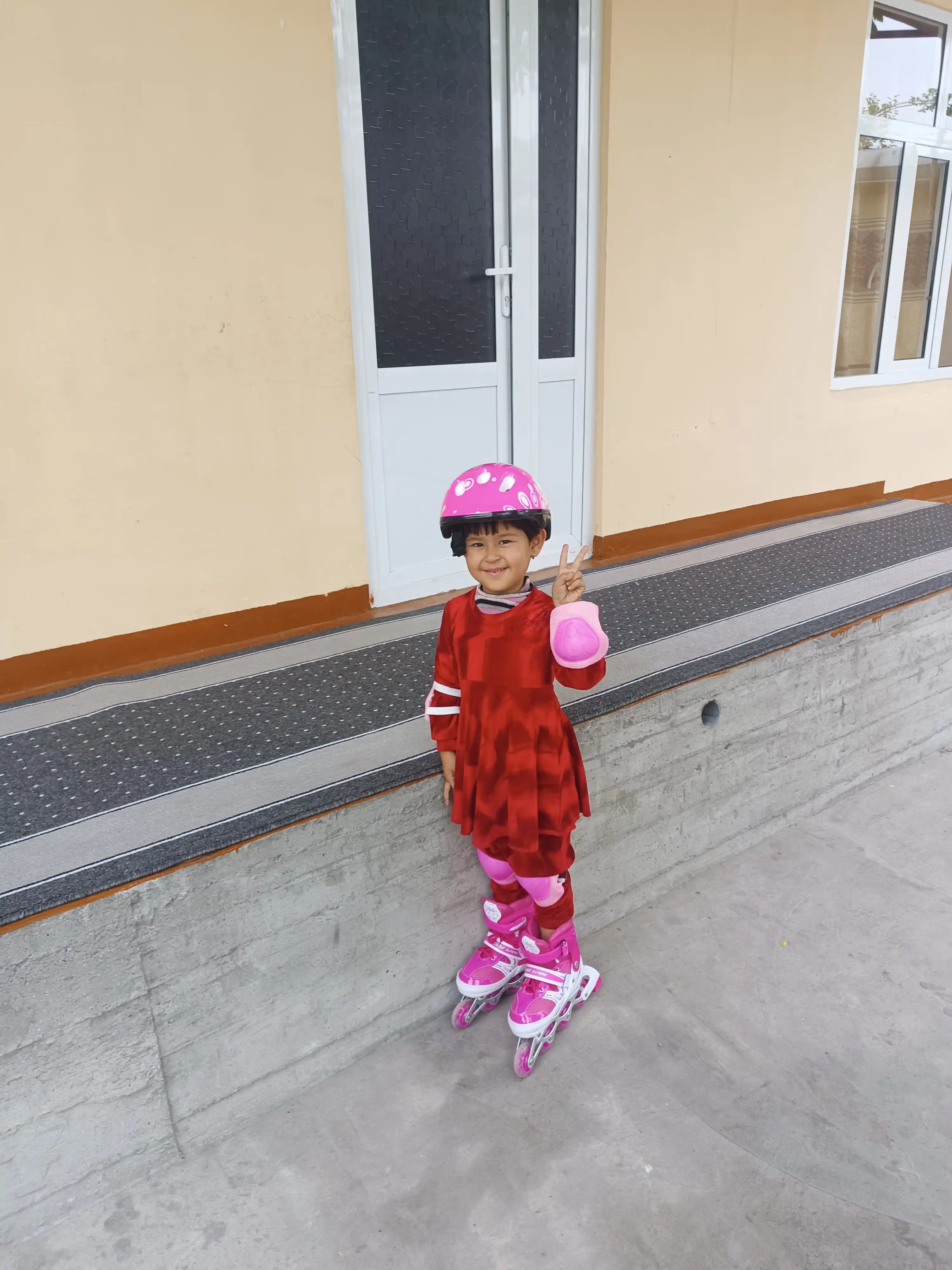 Детские роликовые коньки, в комплекте с защитой, раздвижные